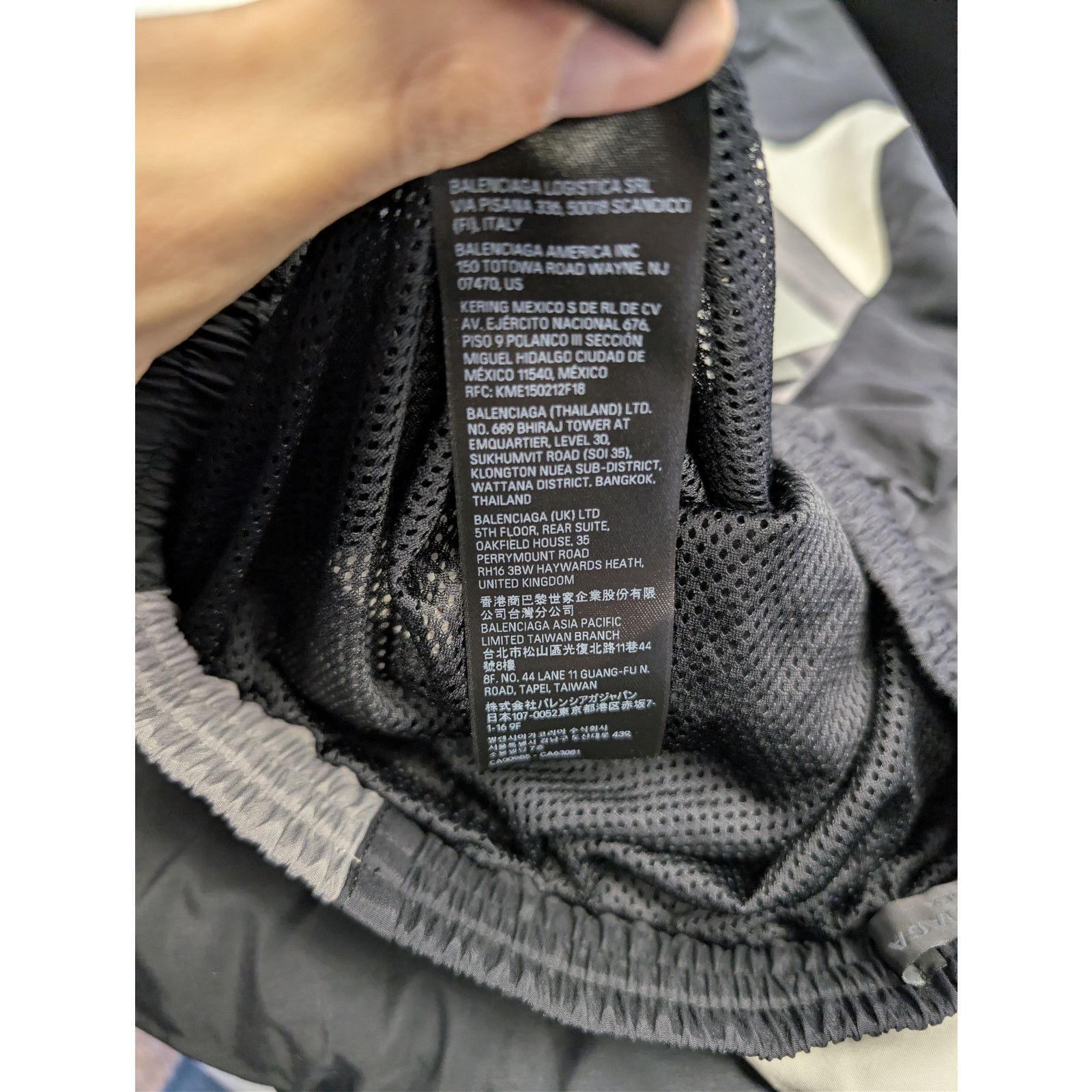 Balenciaga o1rshd1 Q:2 / Regular Tracksuit Pants in Black Size US 34 / EU 50 - 20 Thumbnail