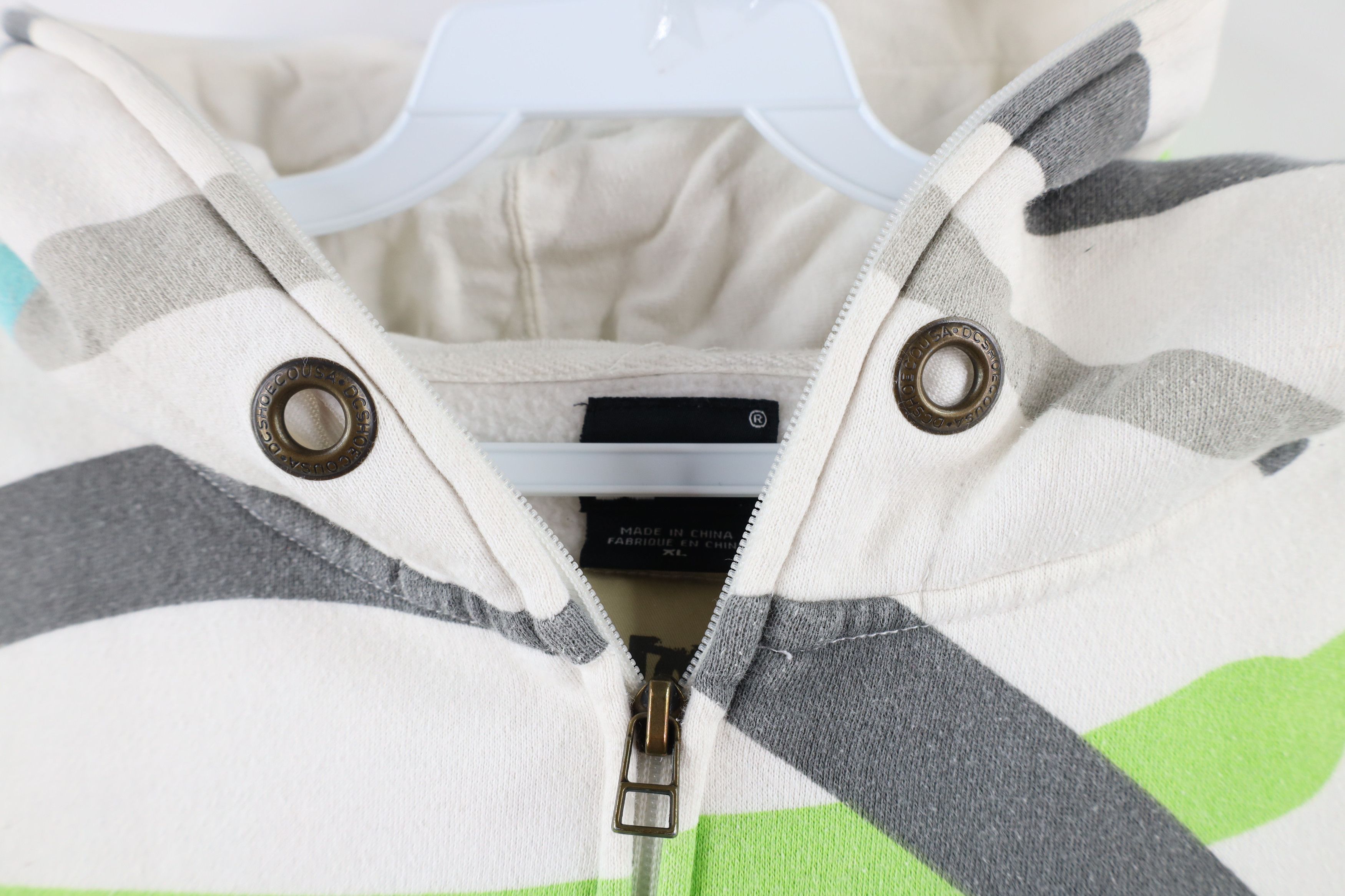 Vintage Vintage DC Shoes Skateboarding Heavyweight Full Zip Hoodie Size US XL / EU 56 / 4 - 5 Thumbnail