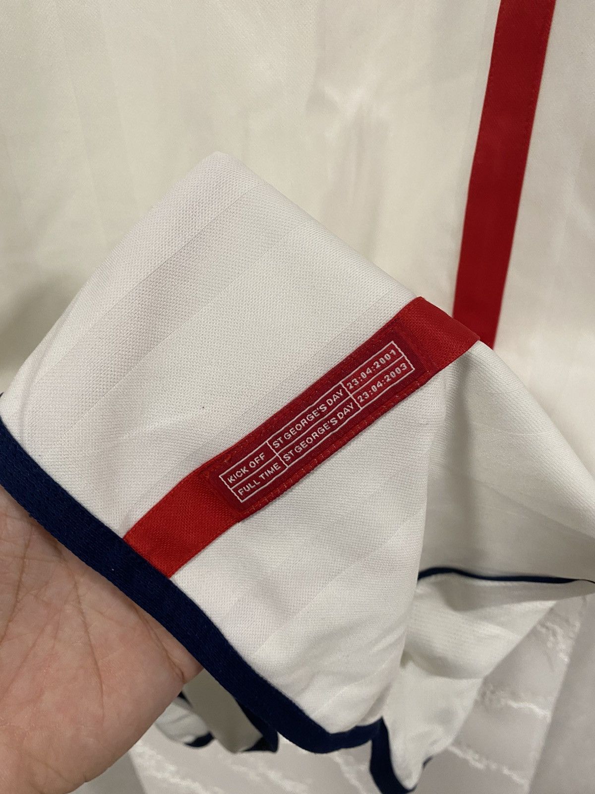 Umbro Umbro England 2001-2003 Home Soccer Jersey Size: L Size US L / EU 52-54 / 3 - 5 Thumbnail
