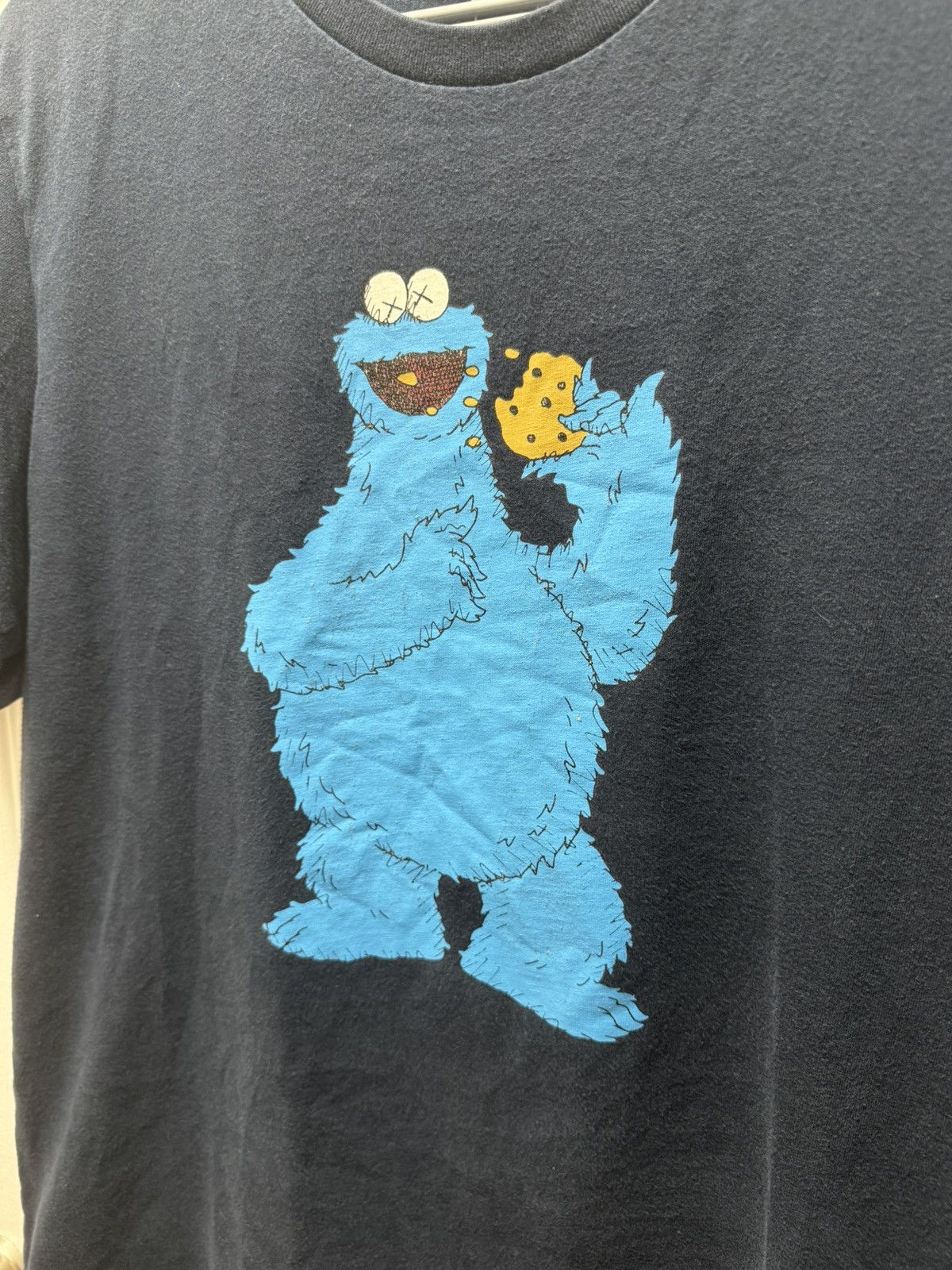 Kaws × Uniqlo Kaws x Sesame Street x Uniqlo Cookie Monster XX T-Shirt Navy Size US M / EU 48-50 / 2 - 2 Thumbnail