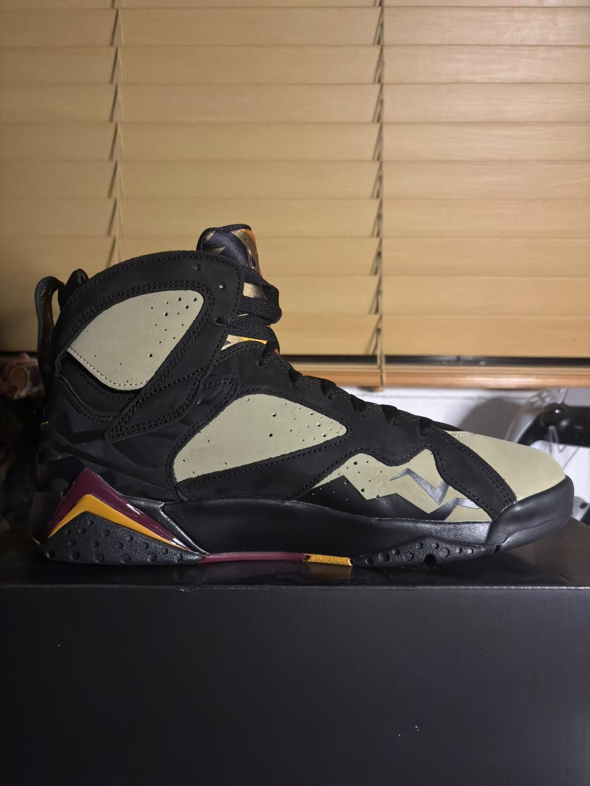 Jordan Brand Nike Air Jordan 7 Retro SE "Black Olive" Size US 11 / EU 44 - 1 Thumbnail