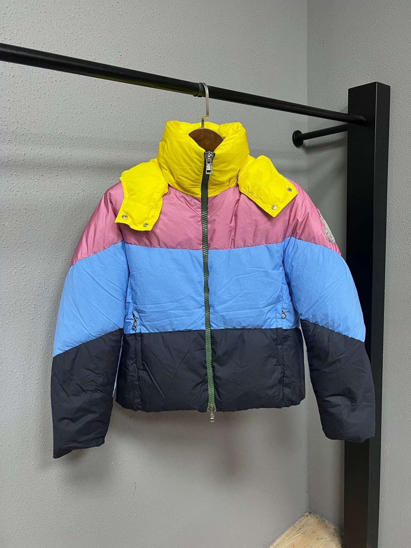 Moncler moncler x jw anderson colorful puffer jacket Size US XXS / EU 40 - 1 Thumbnail