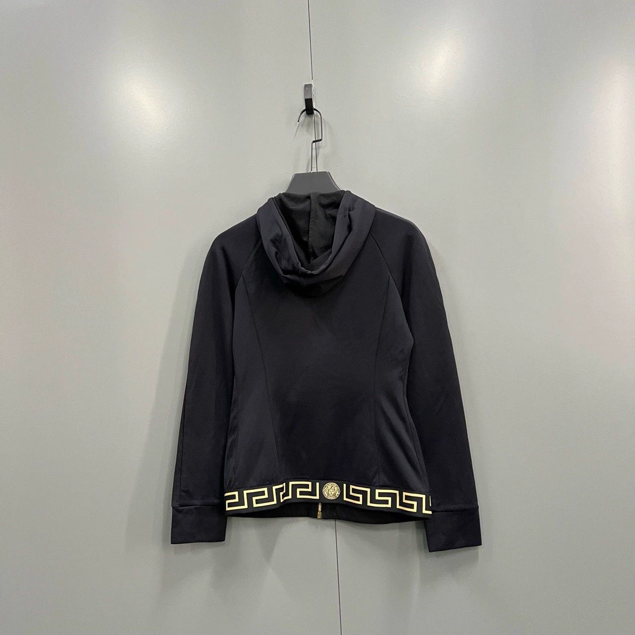 Versace versace black gold print hooded jacket Size US L / EU 52-54 / 3 - 2 Thumbnail