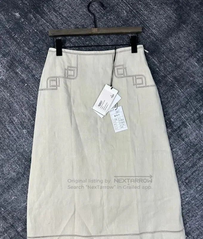 Fendi Fendi Logo Midi Skirt in Beige Linen Blend . Size 26" / US 2 / IT 38 - 3 Thumbnail