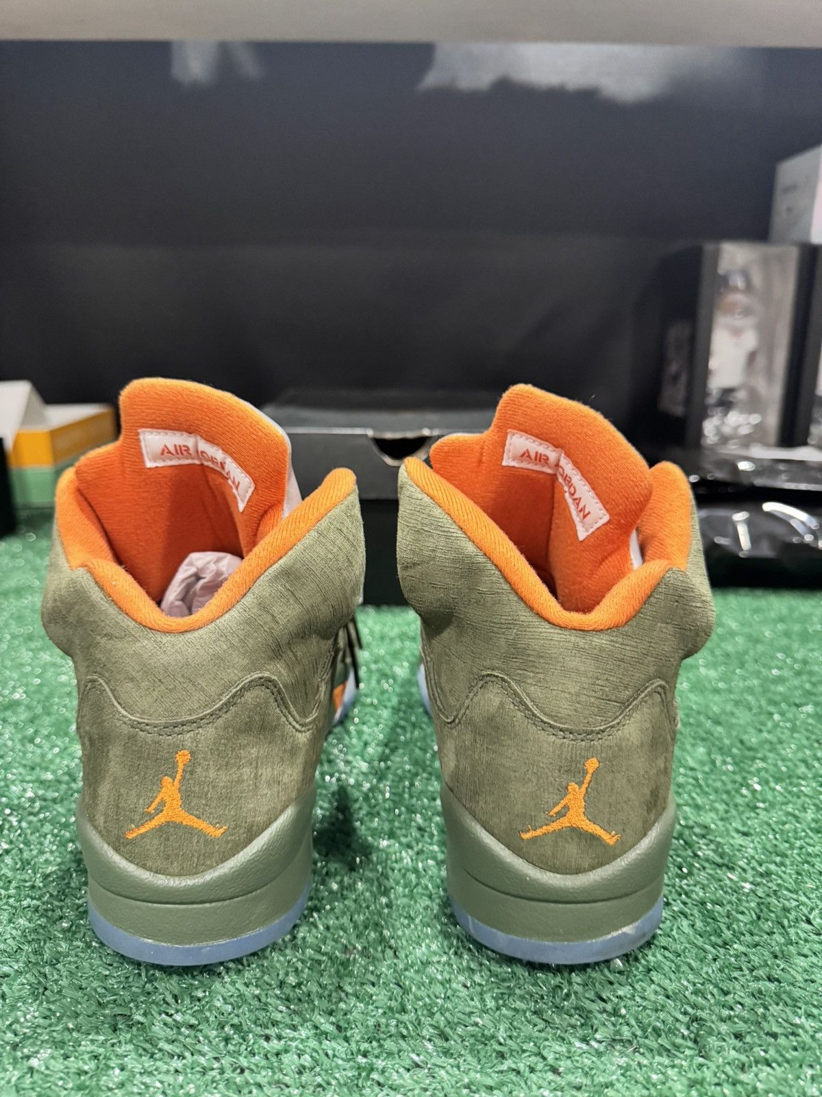 Jordan Brand Jordan 5 retro olive VNDS size 6y Size US 6 / EU 39 - 4 Thumbnail
