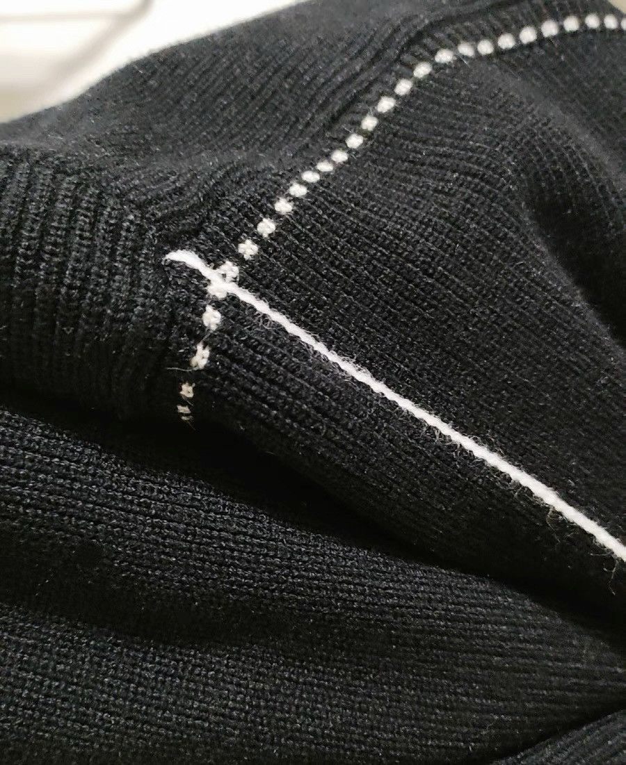Cleanfit retro cross contrast thread layered collar sweater