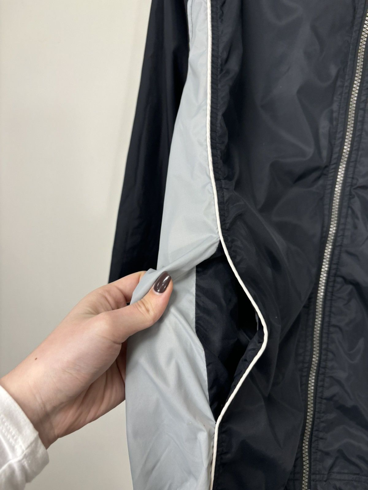 Nike Vintage Nike Y2K Big Swoosh Black Hype Hooded Nylon Jacket Size US M / EU 48-50 / 2 - 7 Thumbnail