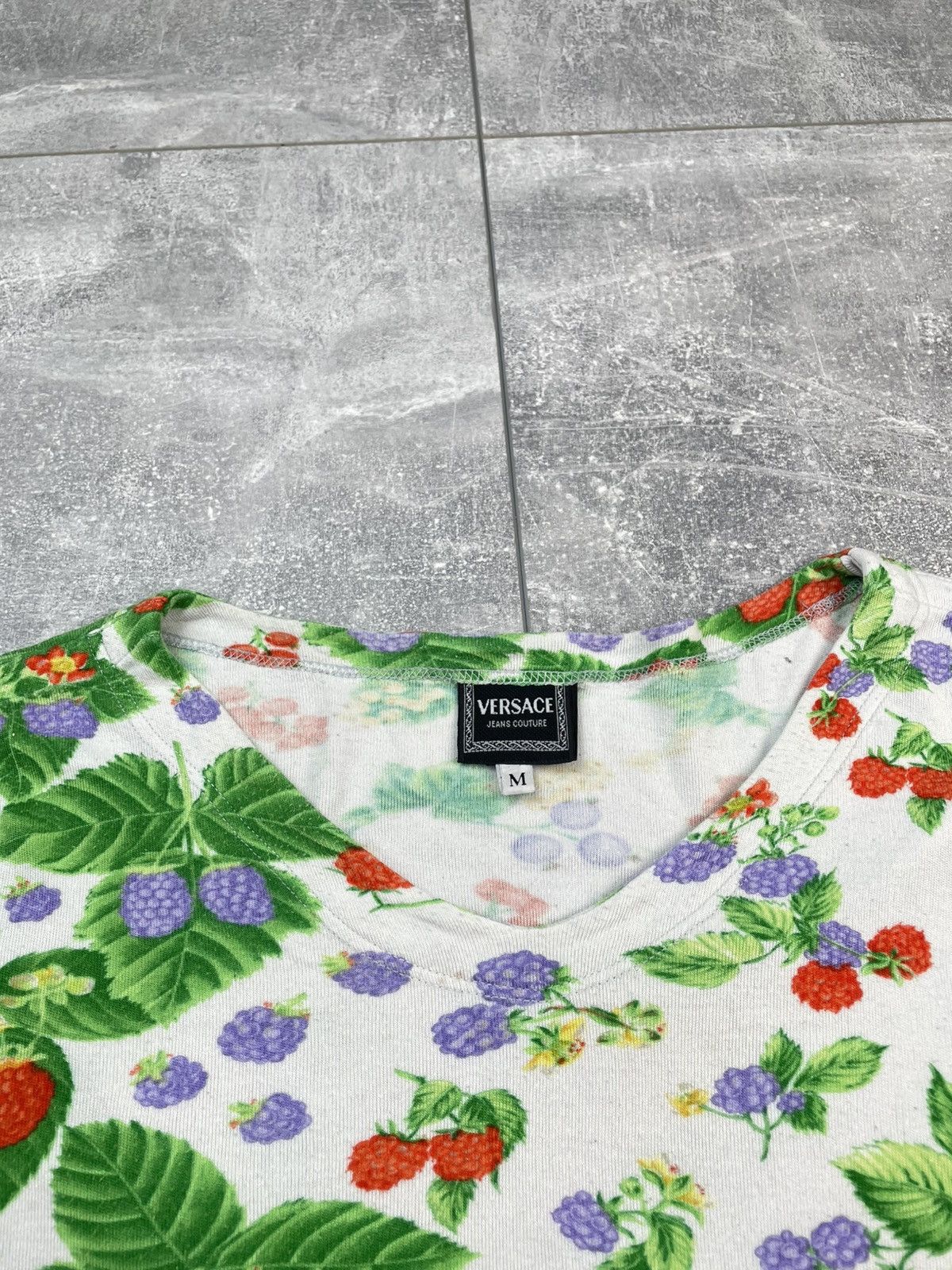 Versace Jeans Couture Versace Jeans Couture 90s Berry Fruit Print Viscose Shirt Size M / US 6-8 / IT 42-44 - 4 Thumbnail