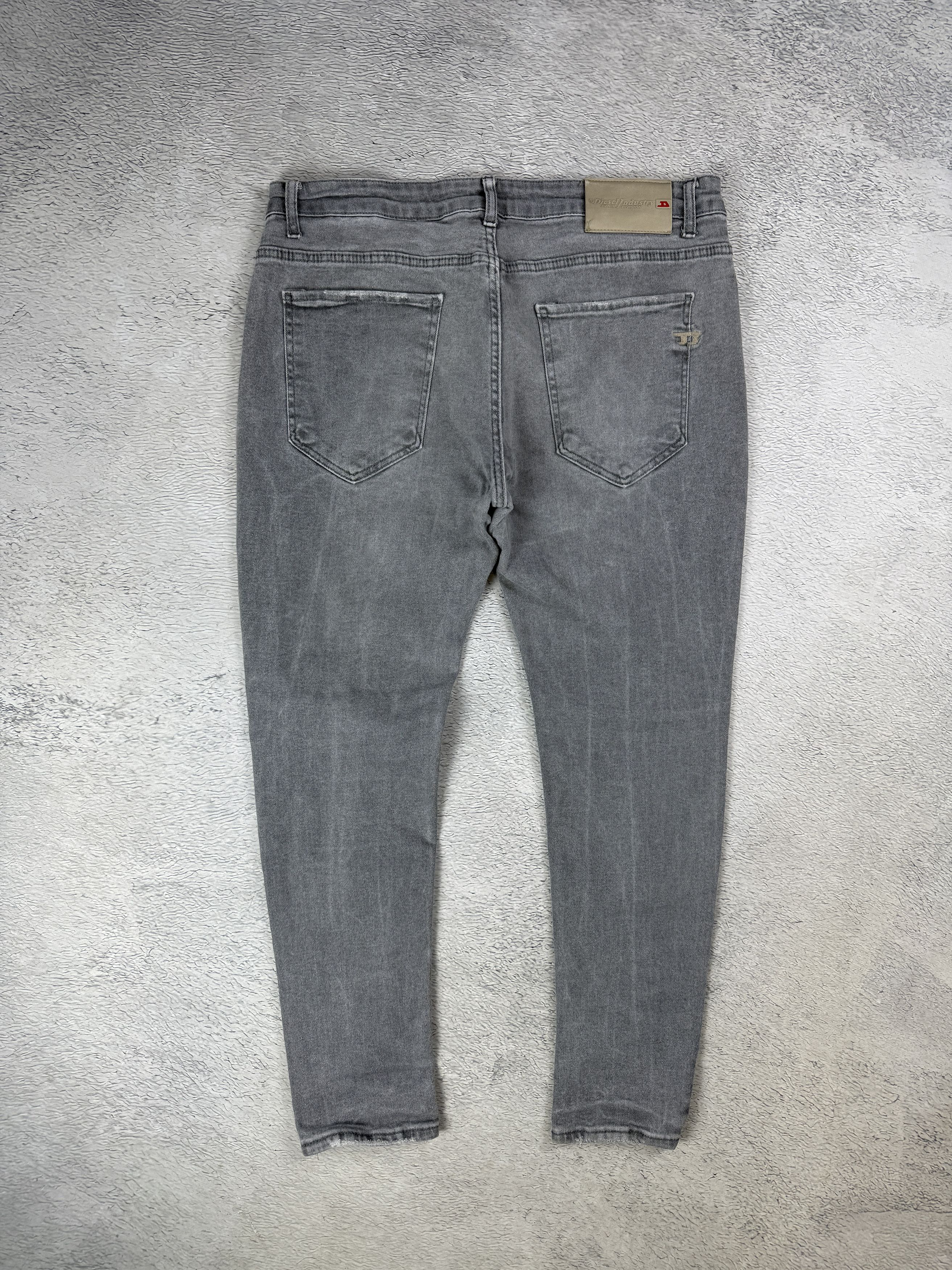 Diesel Diesel Jeans Buster Regular Slim Tapered Back Logo Grey Size US 38 / EU 54 - 2 Thumbnail