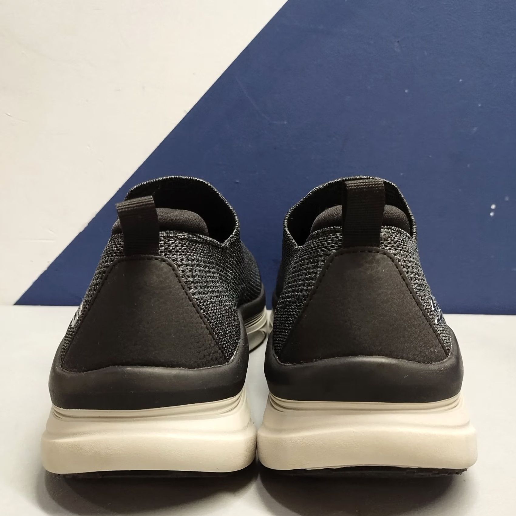 SKECHERS Skechers D'Lux Walker Sneakers Mens Size 11 Black Gray Stretch Fit Memory Foam Size US 11 / EU 44 - 5 Thumbnail