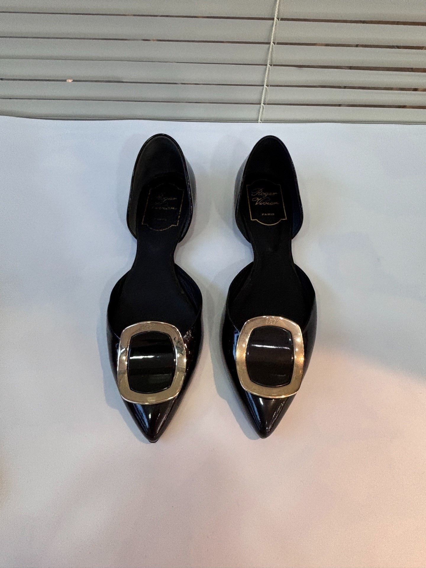 Roger Vivier RV Black Patent Leather Flats Size US 5 / IT 35 - 1 Thumbnail