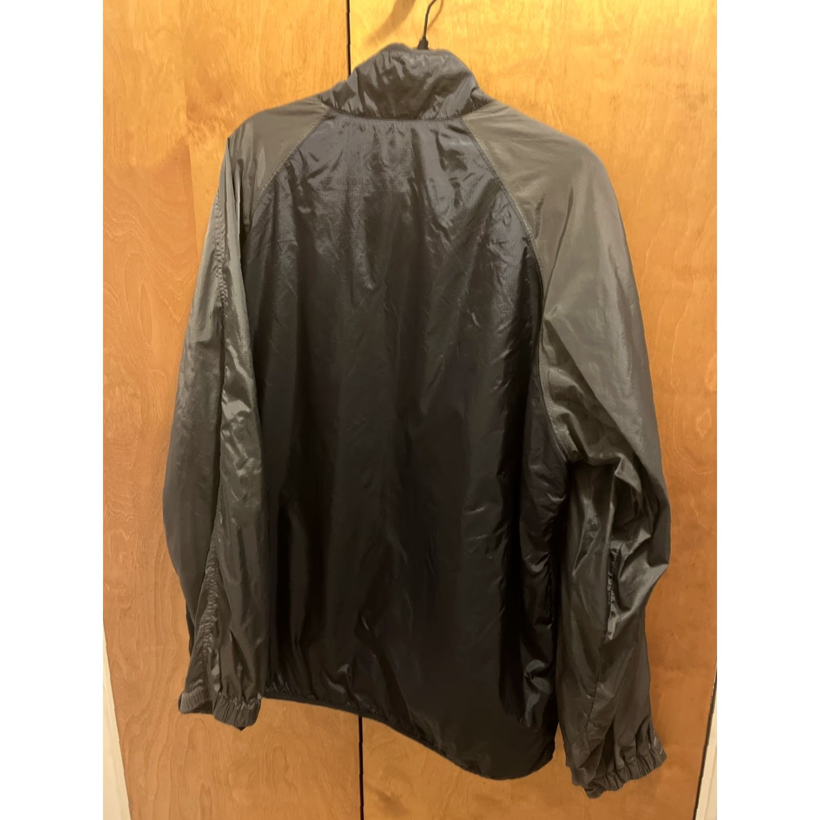 Gap VINTAGE Gap Windbreaker Mens Large Nylon Rain Jacket Waterproof Water Resistant Spring Summer Fall Outdoor Active Size US L / EU 52-54 / 3 - 7 Thumbnail