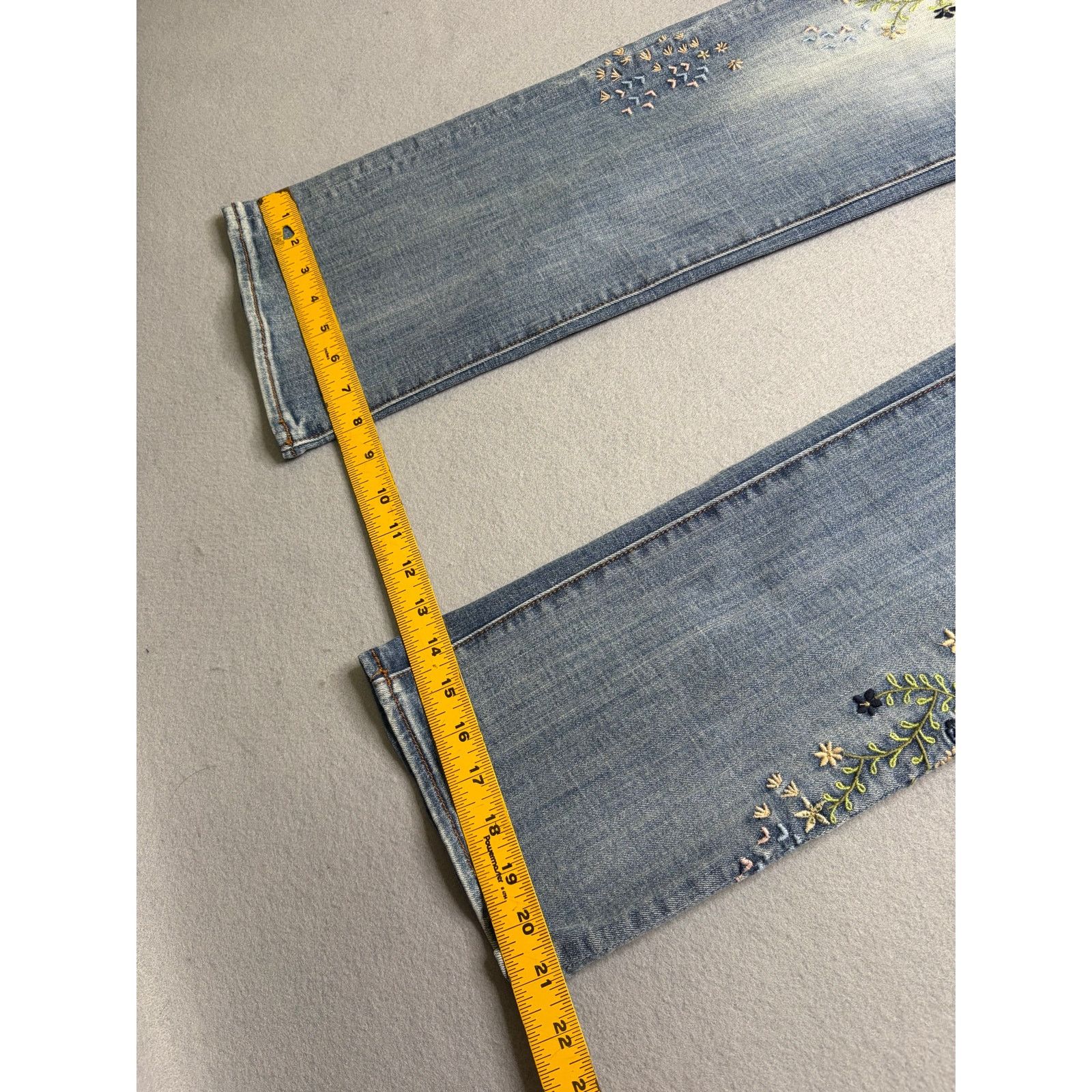 Other Driftwood Women’s Embroidered Floral Jeans Sz 29 Classic Fit Size 29" - 8 Thumbnail