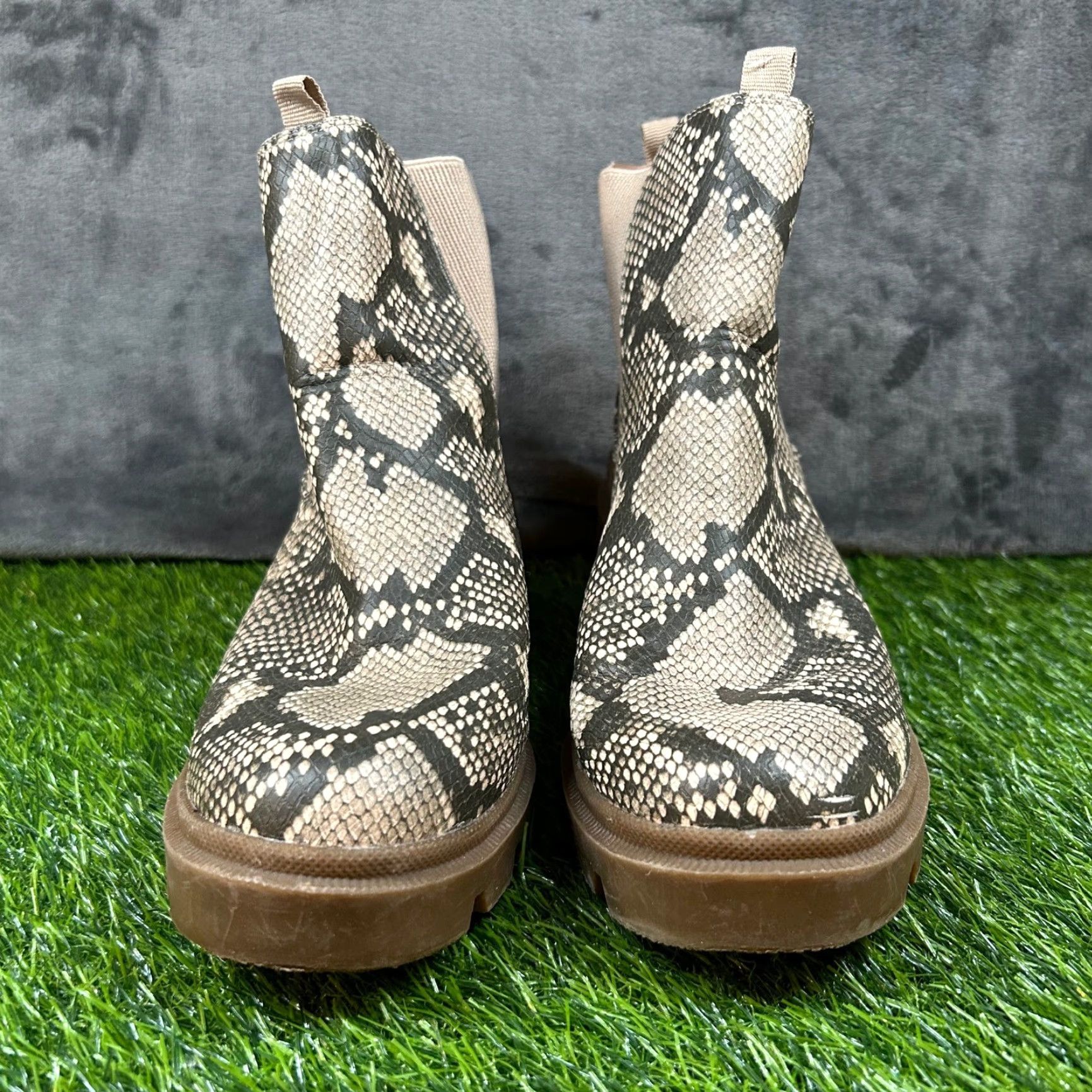 Vintage VINTAGE? No. Universal Thread Snakeskin Ankle Boots Lug Sole Chelsea Booties Womens Size 11 Size US 11 / IT 41 - 2 Thumbnail