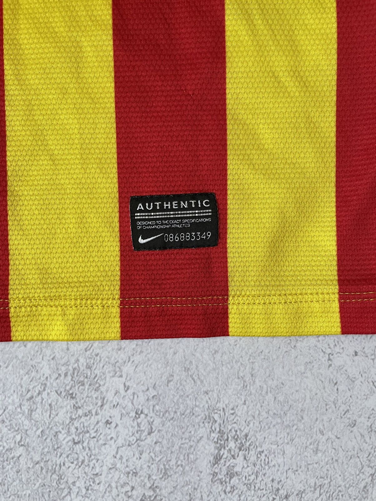 Nike FC Barcelona 2013-2014 Away Football Soccer Shirt Jersey Size US M / EU 48-50 / 2 - 10 Thumbnail
