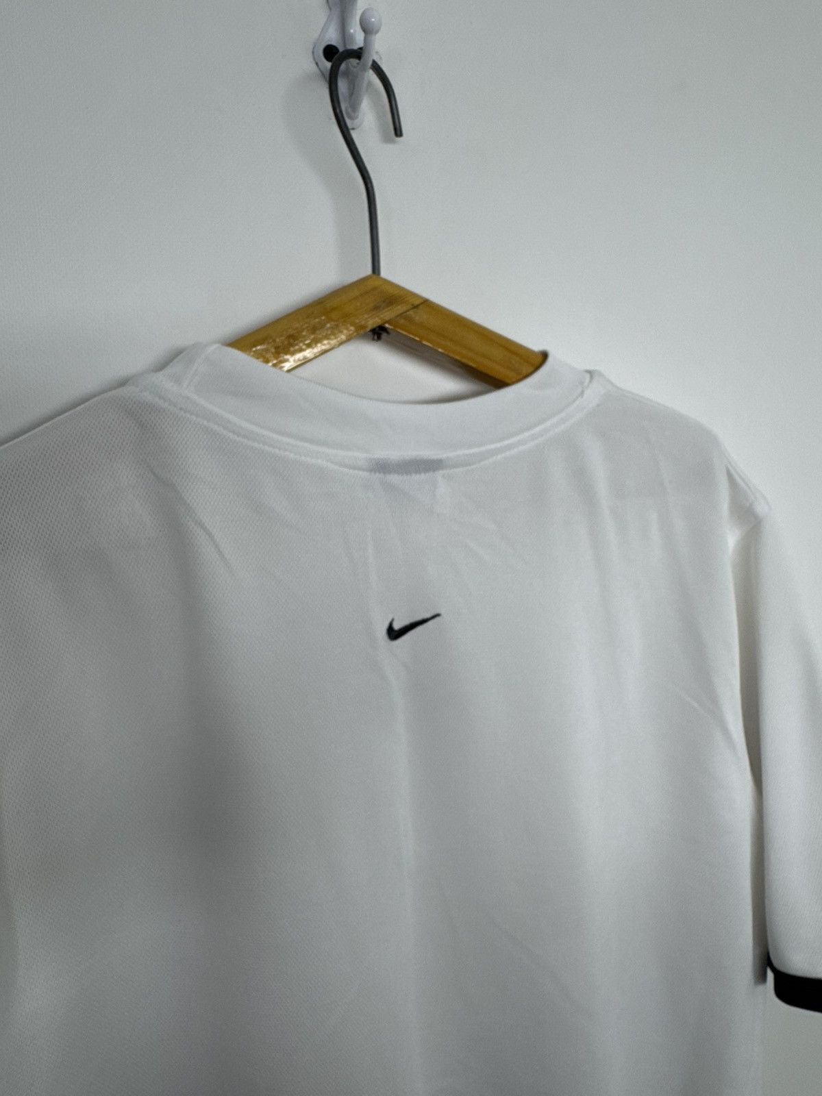 Nike Vintage Y2k Nike Logo Swoosh T-shirt Size L / US 10 / IT 46 - 8 Thumbnail