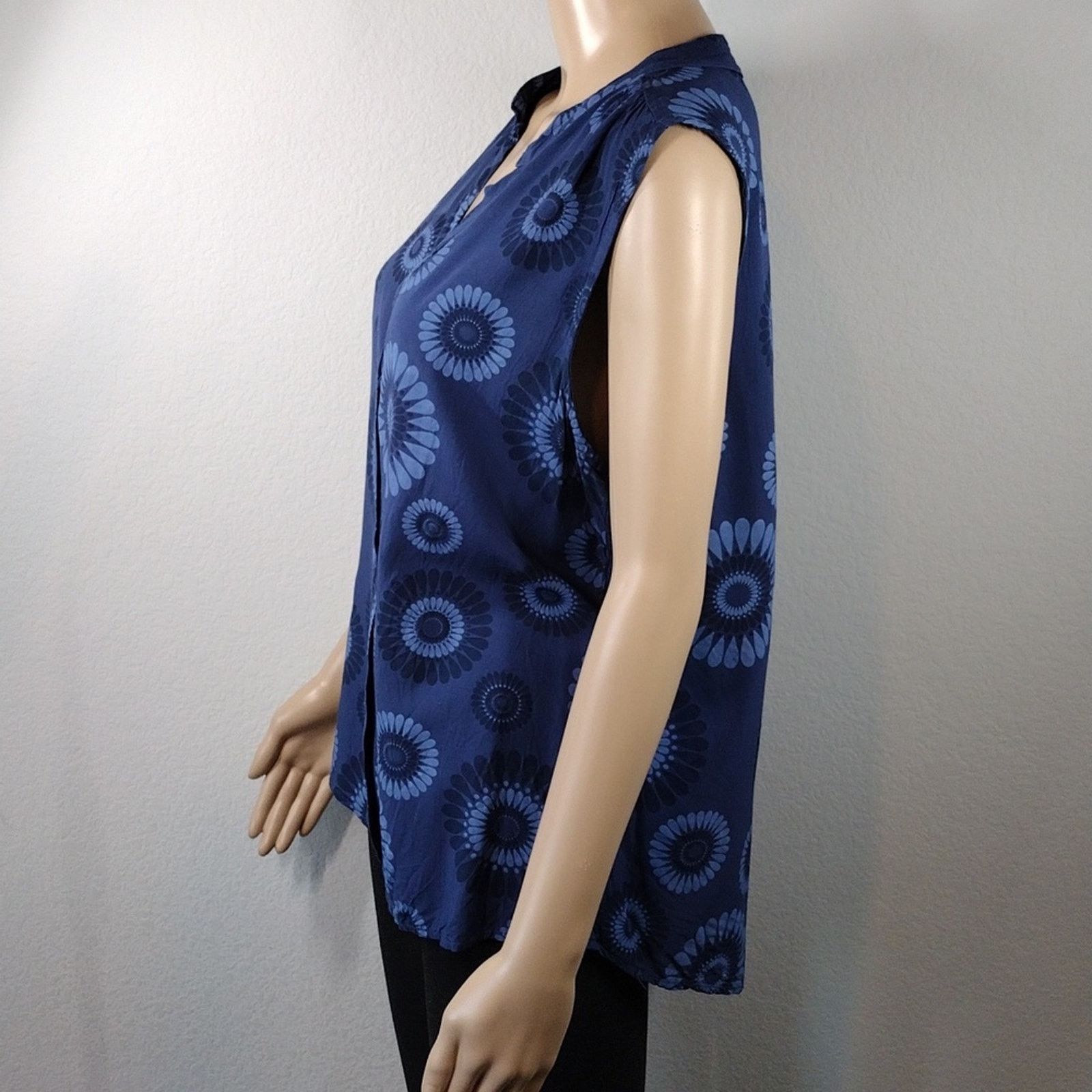Other Linda Made In Italy Navy Blue Floral Flowy Tank Top Shirt Size XL / US 12-14 / IT 48-50 - 3 Thumbnail