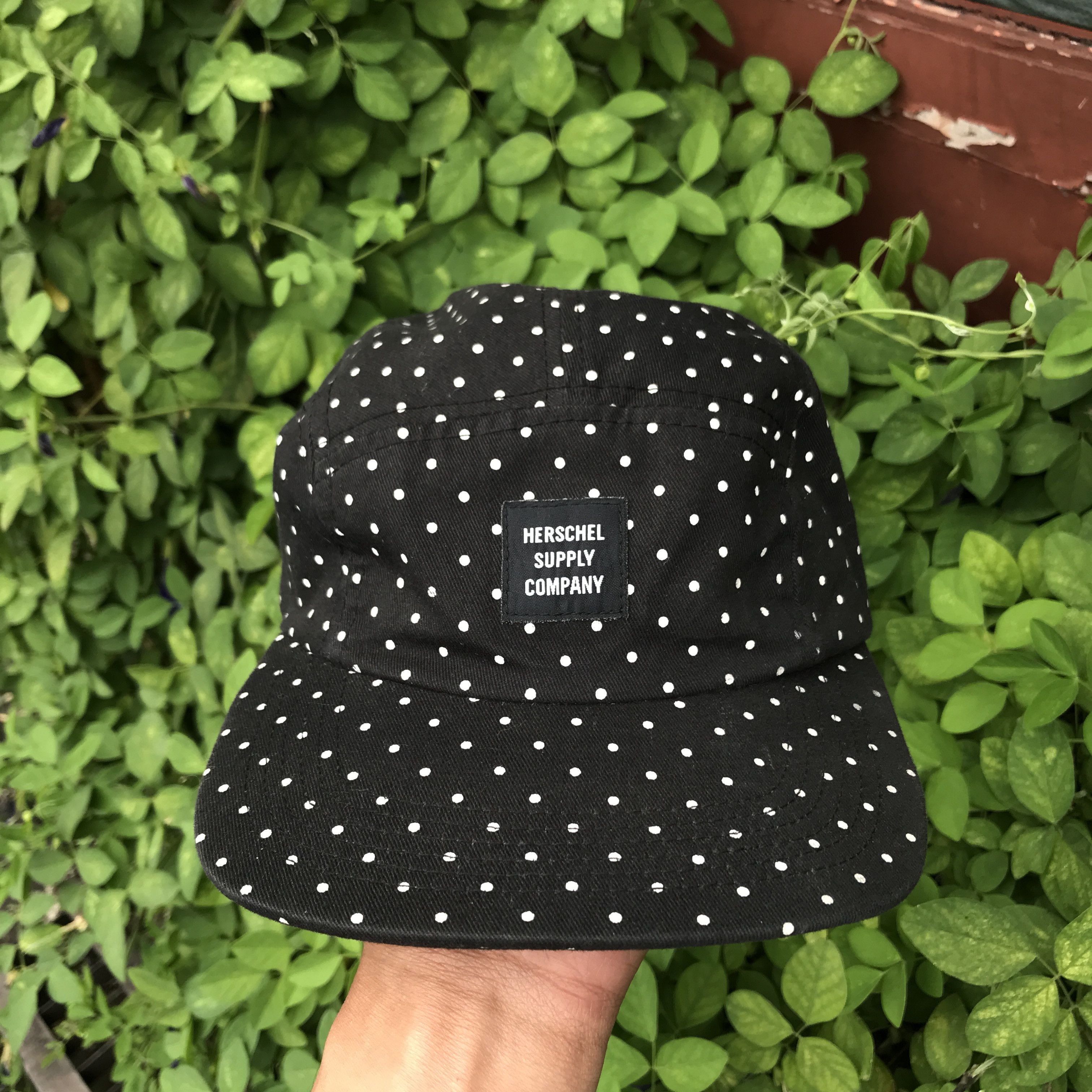 HERSCHEL SUPPLY COMPANY LOGO 5 PANNELCAP