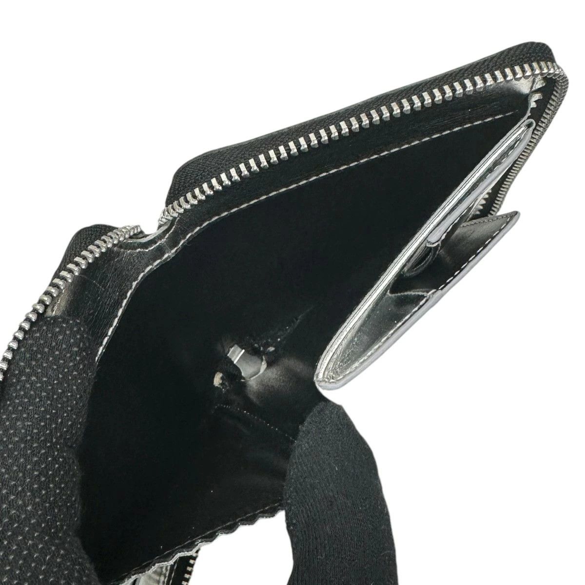 Comme des Garcons Wallet Enamel Zip Bi-fold Plain Embossed Logo Inside Black Size ONE SIZE - 6 Thumbnail