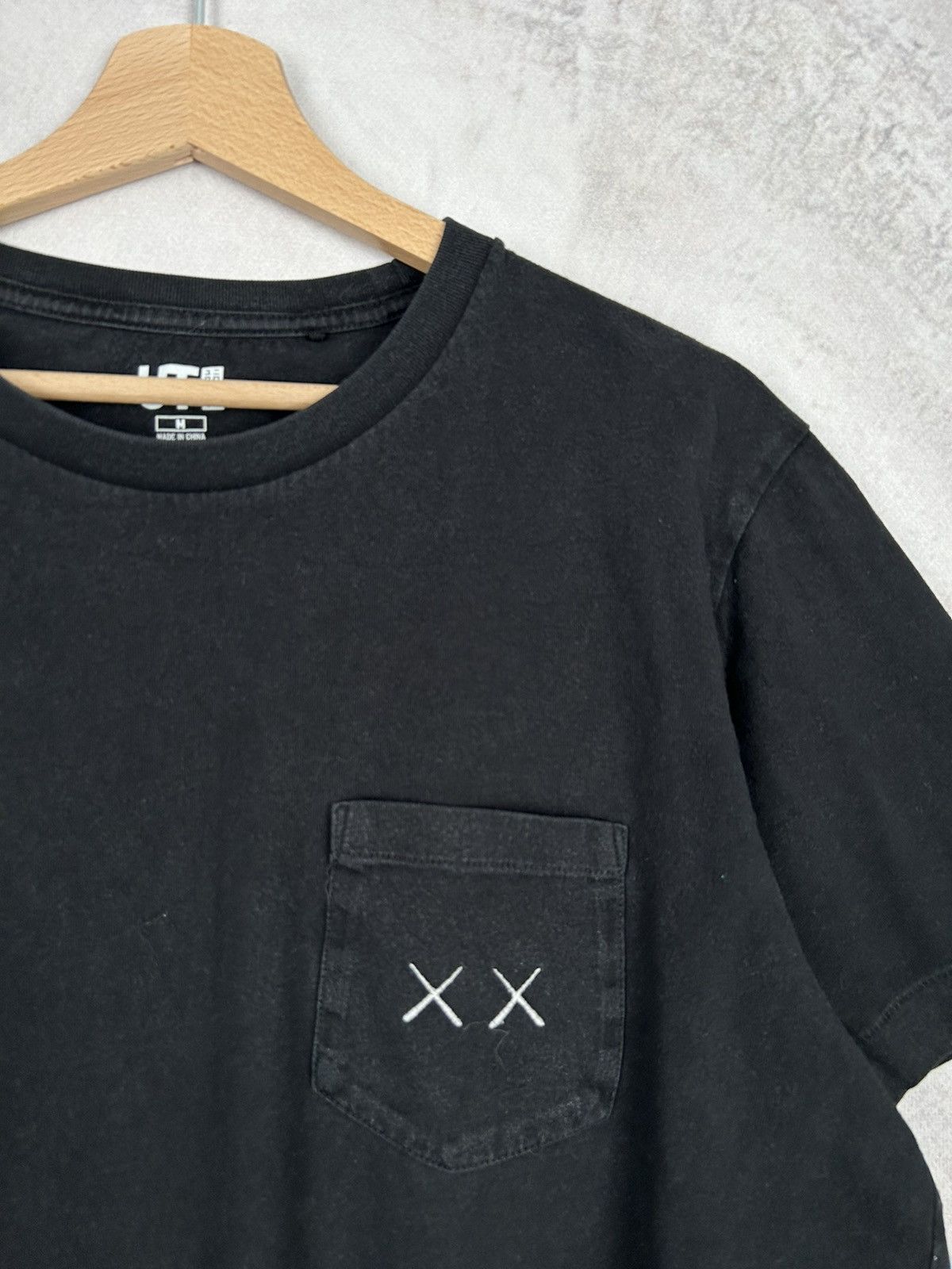 Kaws × Uniqlo Uniqlo x Kaws Graphic Tee Sesame Street Pocket Streetwear Size US M / EU 48-50 / 2 - 4 Thumbnail
