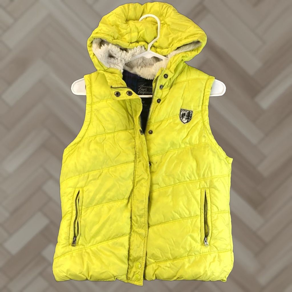 Vintage **American Eagle Women's Hooded Vest M Yellow Zip Sleeveless** User: **Women's American Eagle Hooded Vest M Yellow Zip Sleeveless** Size M / US 6-8 / IT 42-44 - 1 Thumbnail