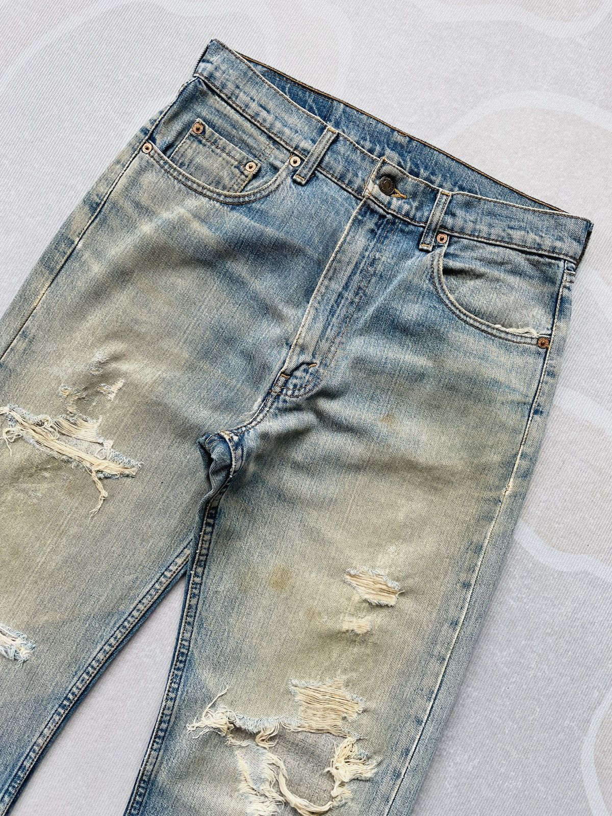 Levis 512 Distressed Jeans