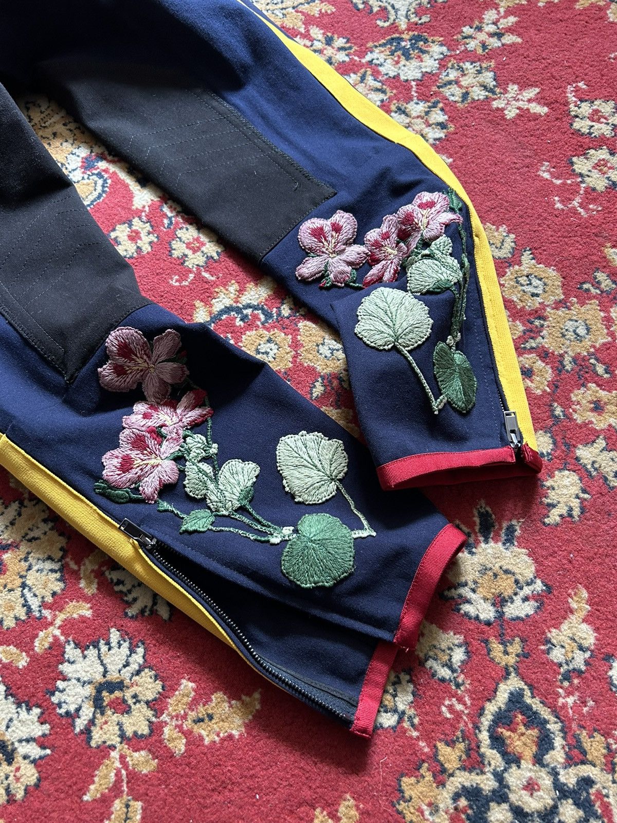 Gucci Gucci Side Stripe Flower Leggings pants size-38 Size 26" / US 2 / IT 38 - 13 Thumbnail