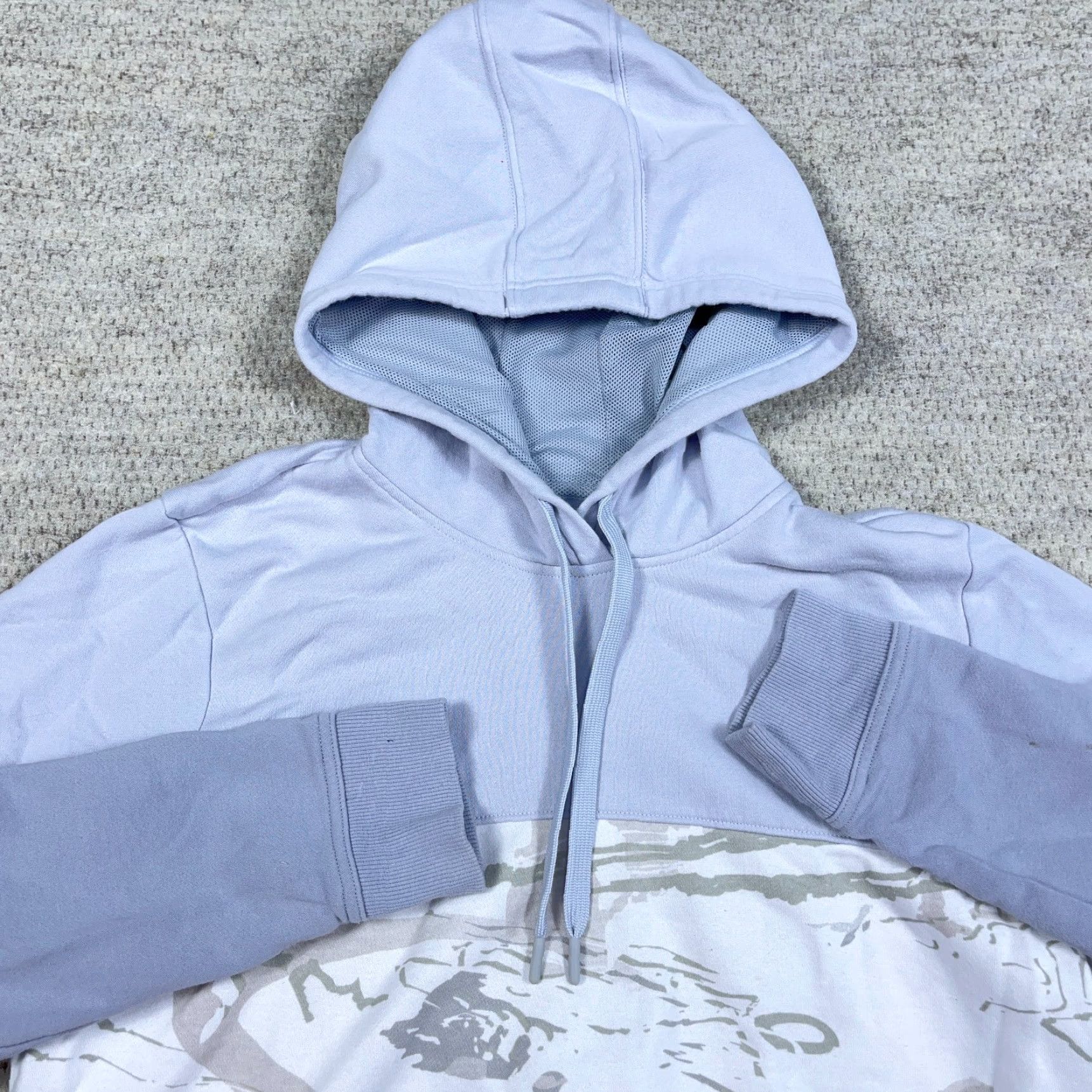 Under Armour Under Armor Hoodie Women L Gray Sweatshirt Sweater Loose Fit Geometric Camo Womens Size L / US 10 / IT 46 - 2 Thumbnail