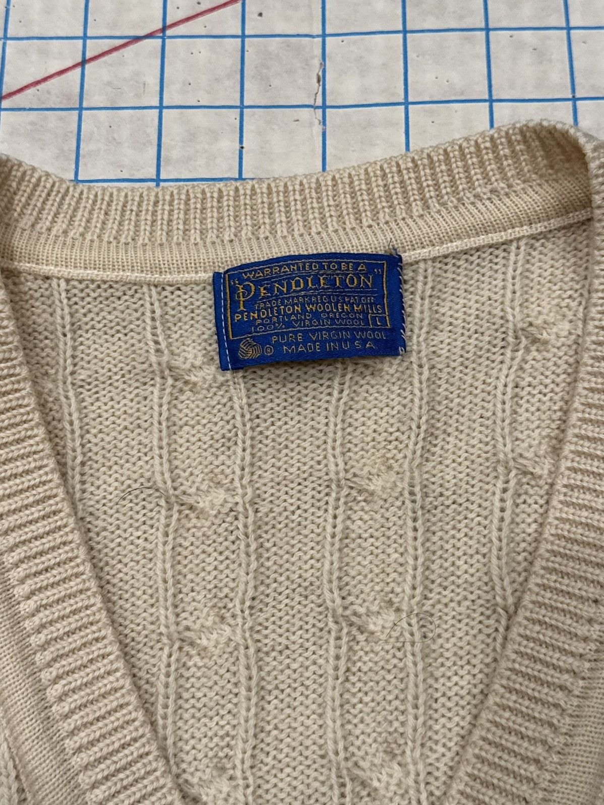 Pendleton Vintage Pendleton Cream Cable Knit V Neck Sweater Mens Large Size US L / EU 52-54 / 3 - 7 Thumbnail