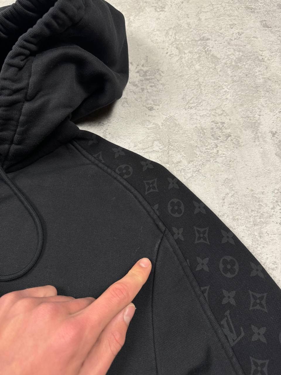 Louis Vuitton Louis Vuitton Monogram Circle Cut Black Hoodie Size M Size US M / EU 48-50 / 2 - 20 Thumbnail