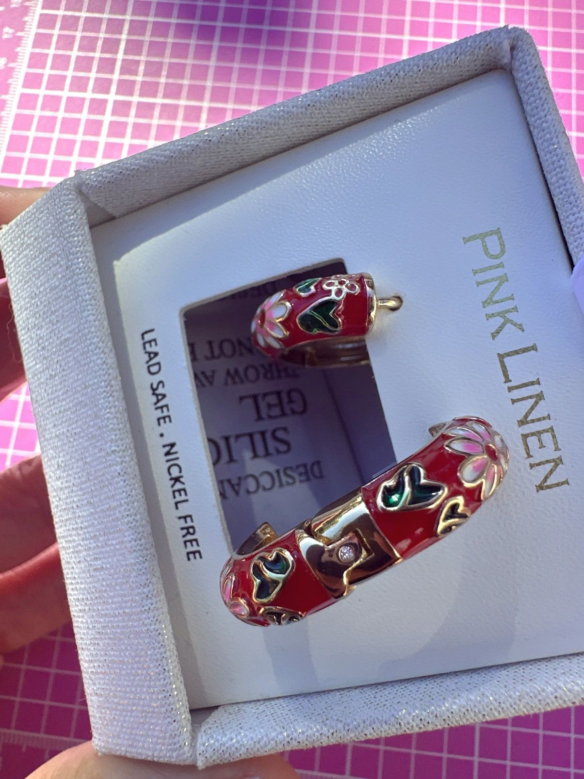 Designer Pink linen clip on earrings red gold tone flower loop LEAd Size ONE SIZE - 6 Thumbnail