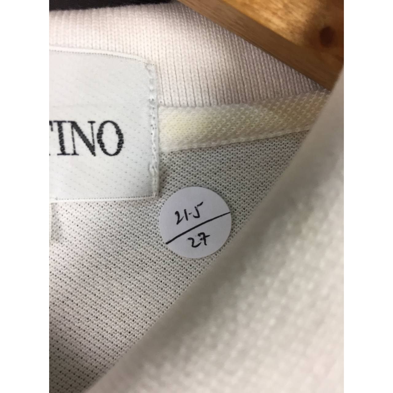 Valentino Vtg Valentino Jeans Embroidered Logo Polo Tee Size 50 Size US L / EU 52-54 / 3 - 23 Thumbnail
