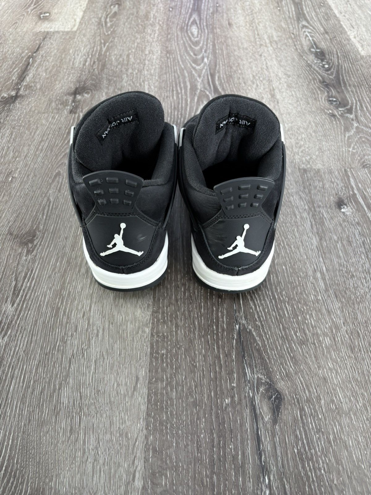 Jordan Brand Air Jordan 4 Retro “White Thunder” (GS) **PRE-OWNED** Size US 6 / EU 39 - 4 Thumbnail