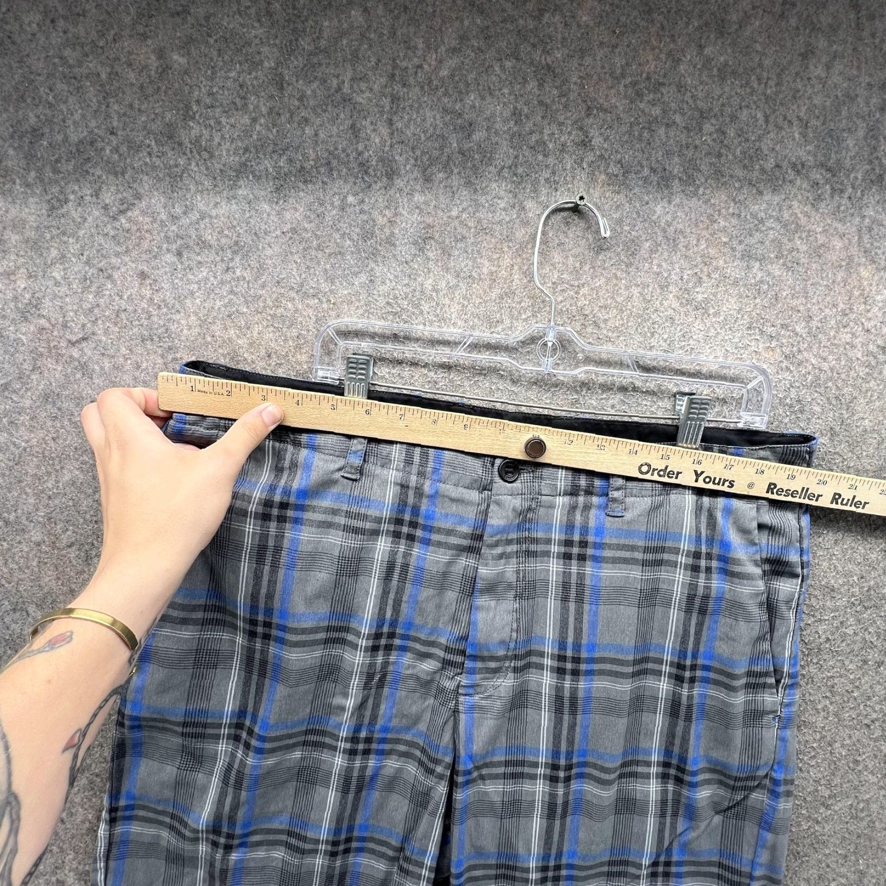 Tommy Bahama Tommy Bahama Shorts Mens 38 Gray Plaid Chino Flat Front 11 Inseam Casual Summer Size US 38 / EU 54 - 3 Thumbnail