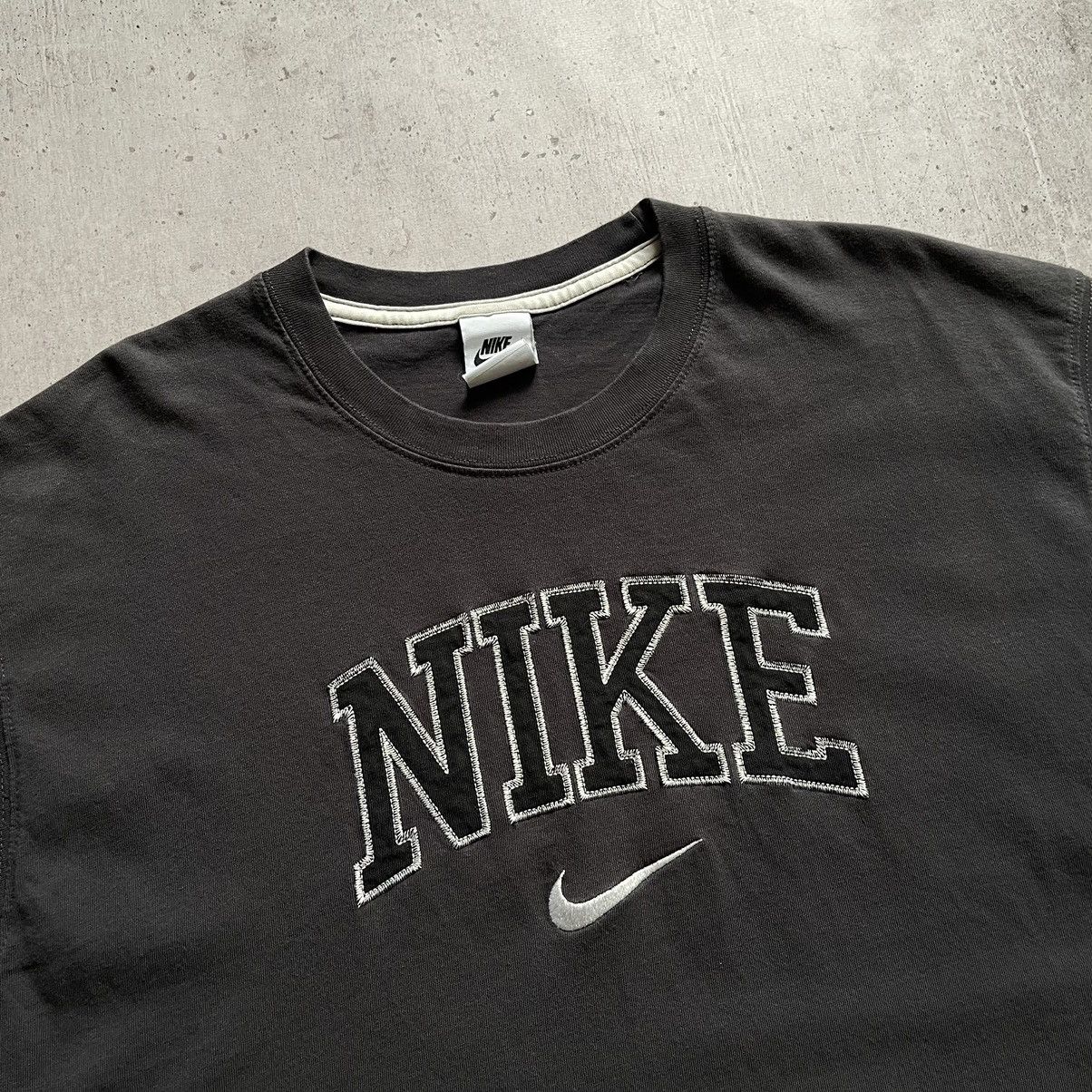 Nike Nike big logo tshirt swoosh y2k vintage Size US L / EU 52-54 / 3 - 3 Thumbnail