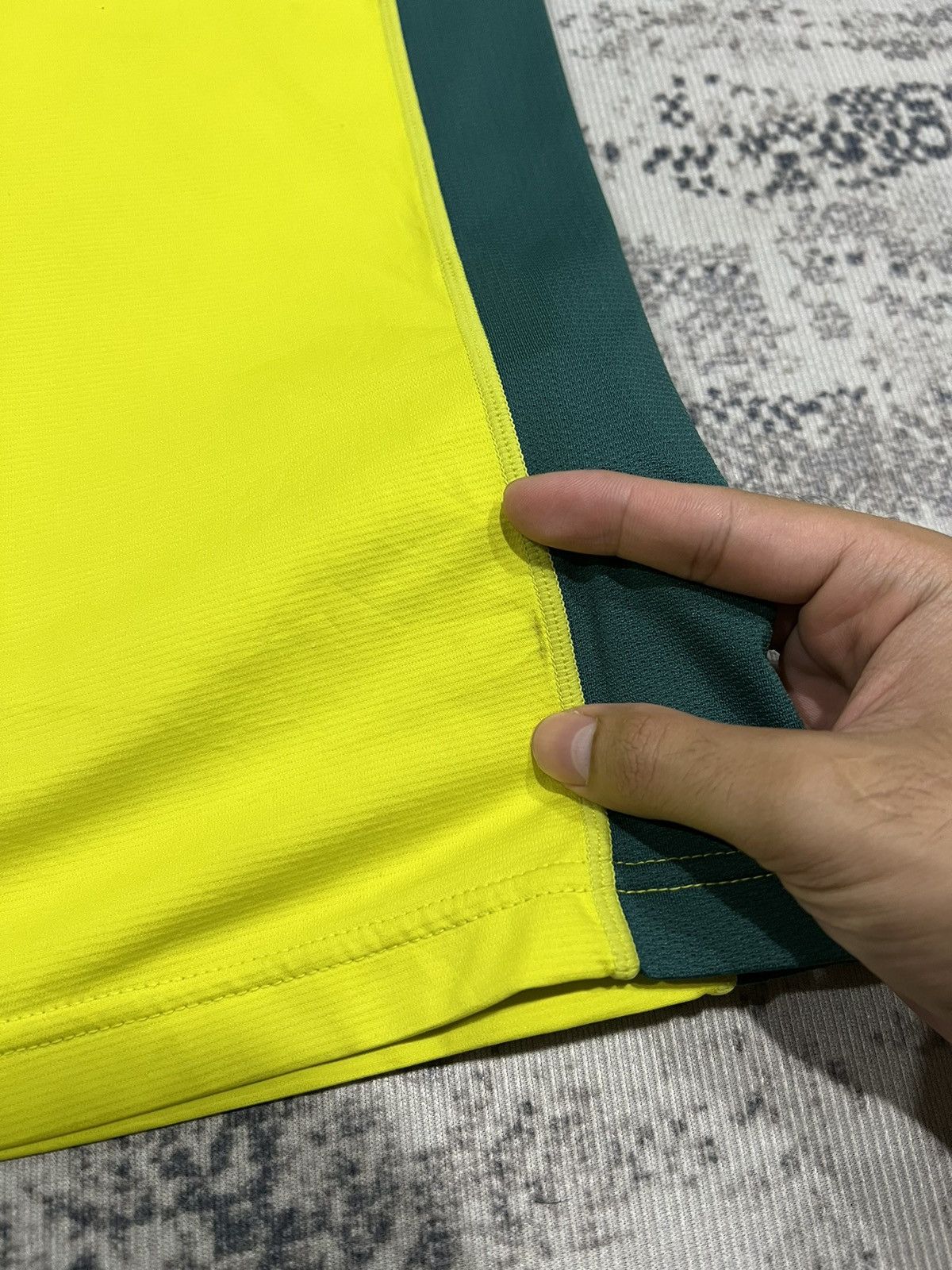 Vintage Oakley Yellow Sport T-Shirt Size US XL / EU 56 / 4 - 3 Thumbnail