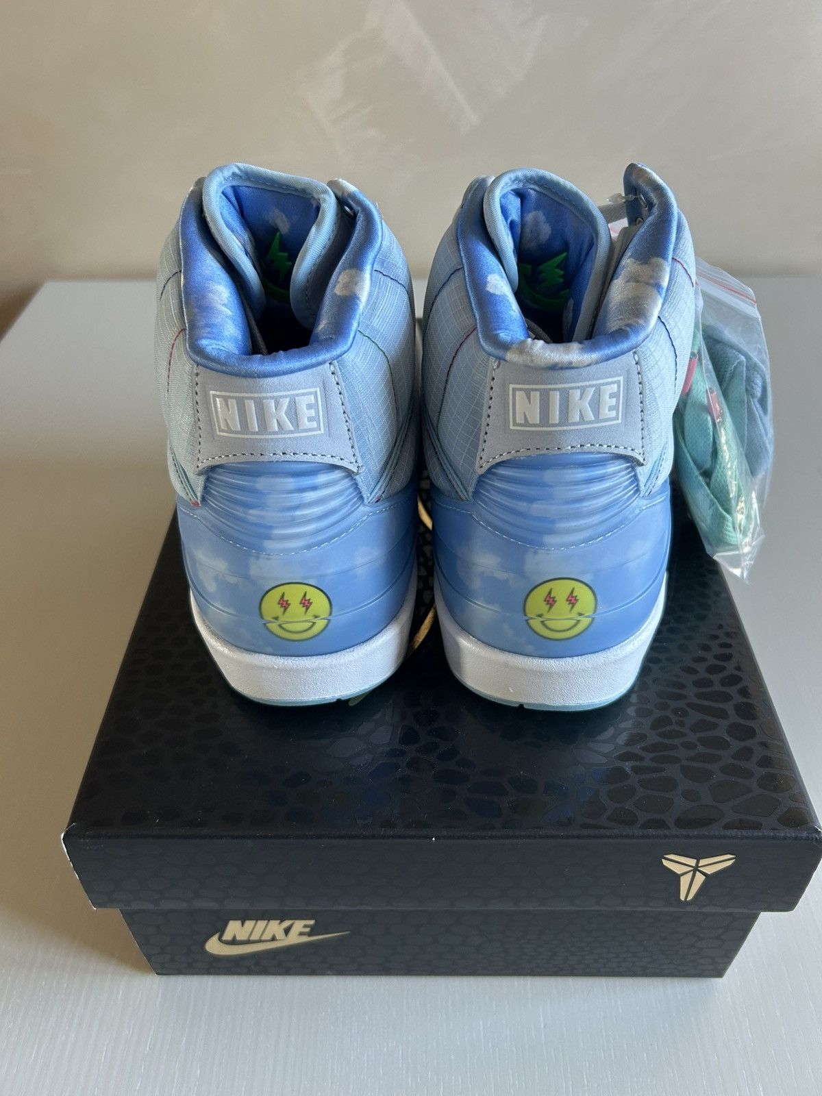 J Balvin × Jordan Brand Jordan 2 Retro J Balvin (2022) 42 EU / 8.5 US Size US 8.5 / EU 41-42 - 4 Thumbnail