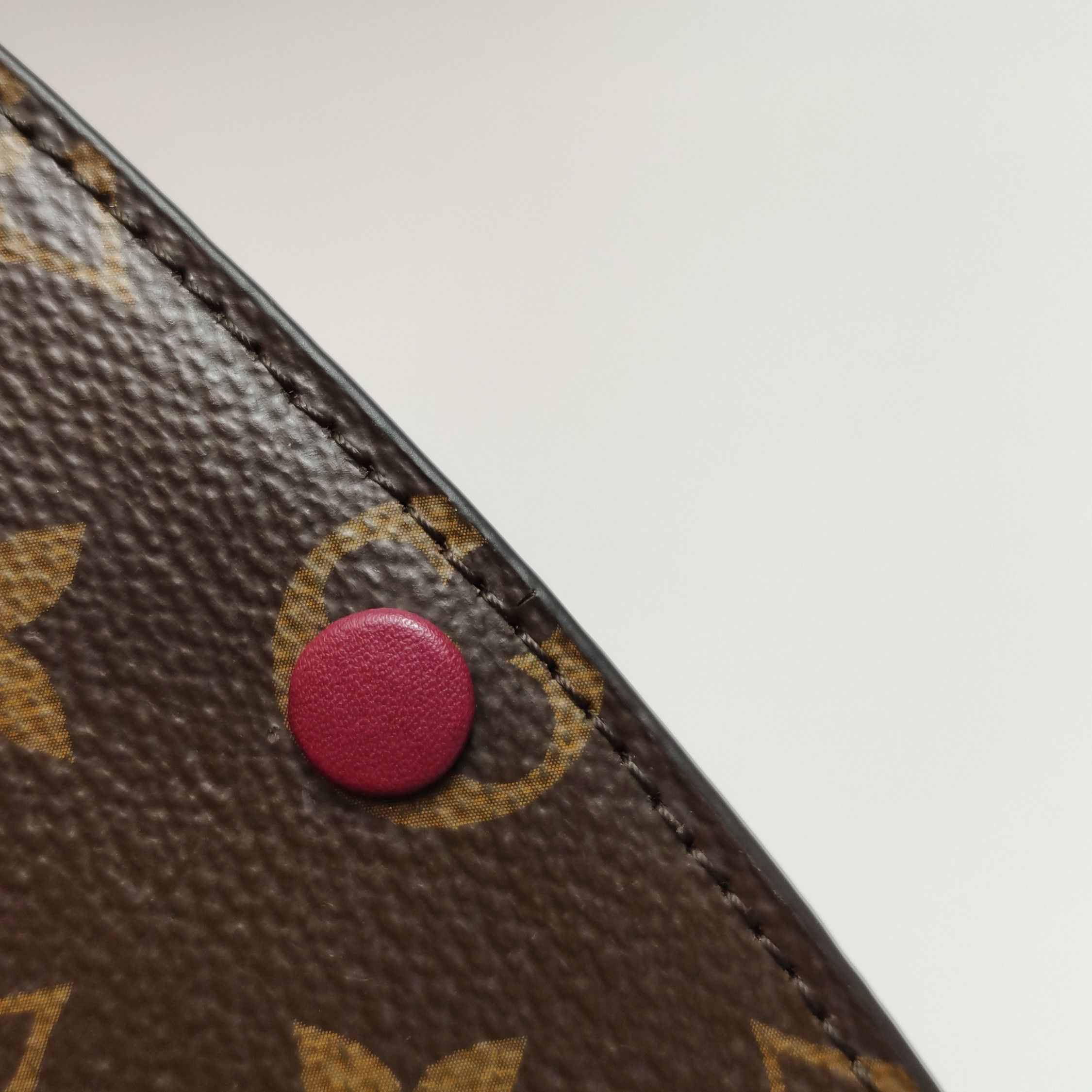 Louis Vuitton Louis Vuitton (LV) Emilie leather Monogram print snap walle Size ONE SIZE - 8 Thumbnail