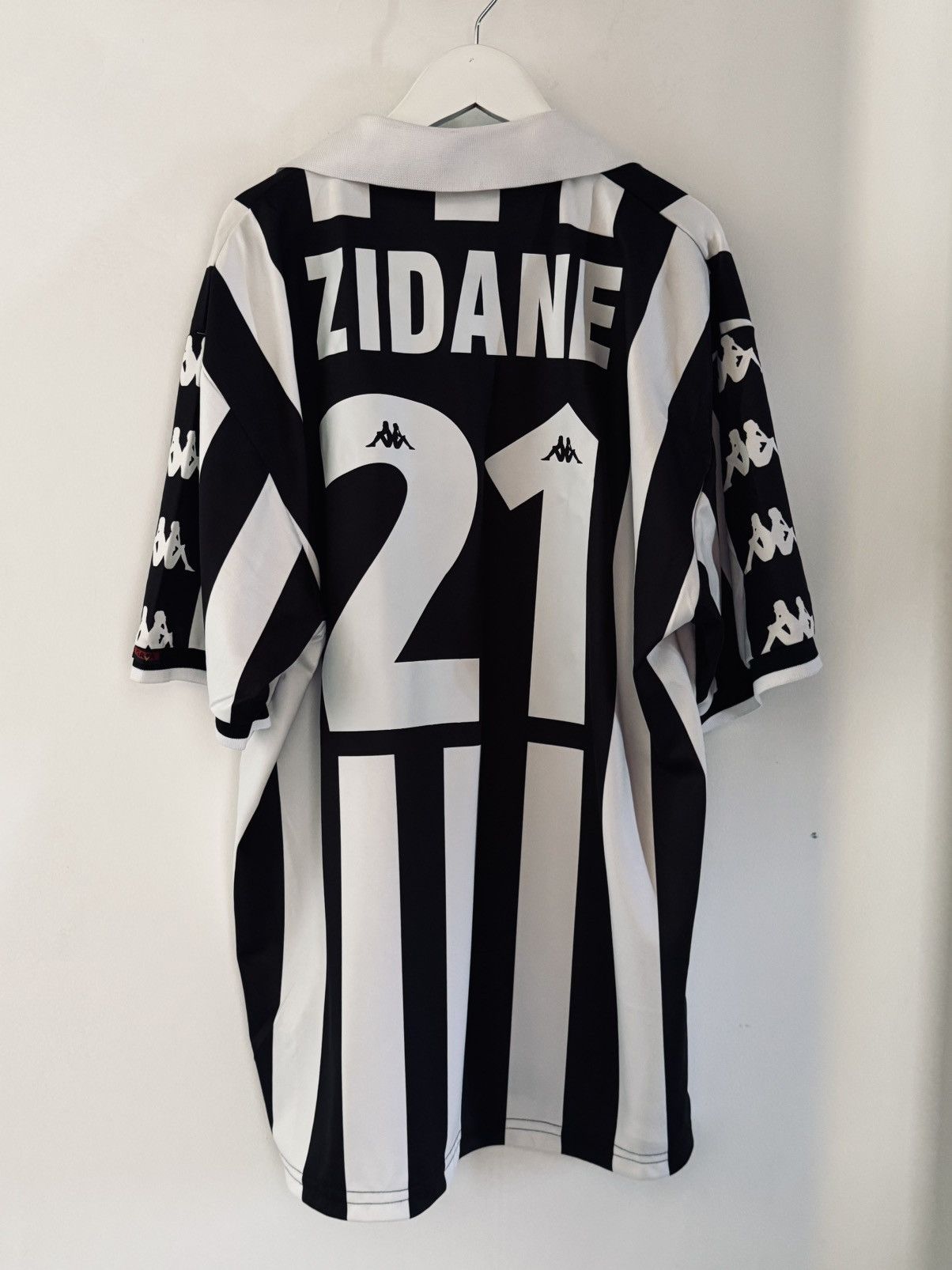 Kappa Grail Juventus 98 Zidane 21 Brand New w/ Tags Size US XL / EU 56 / 4 - 2 Thumbnail