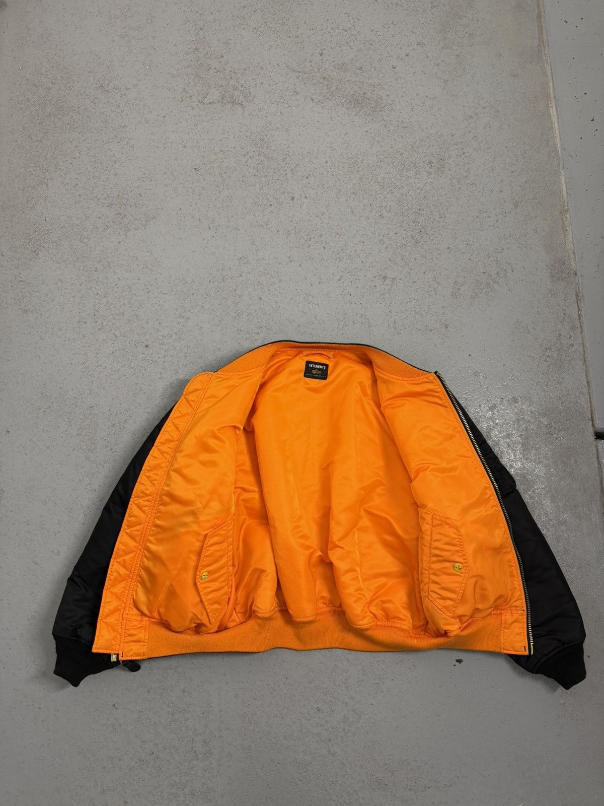 Alpha Industries × Vetements Vetements x Alpha Industries Reversible Bomber Jacket Size US XS / EU 42 / 0 - 19 Thumbnail
