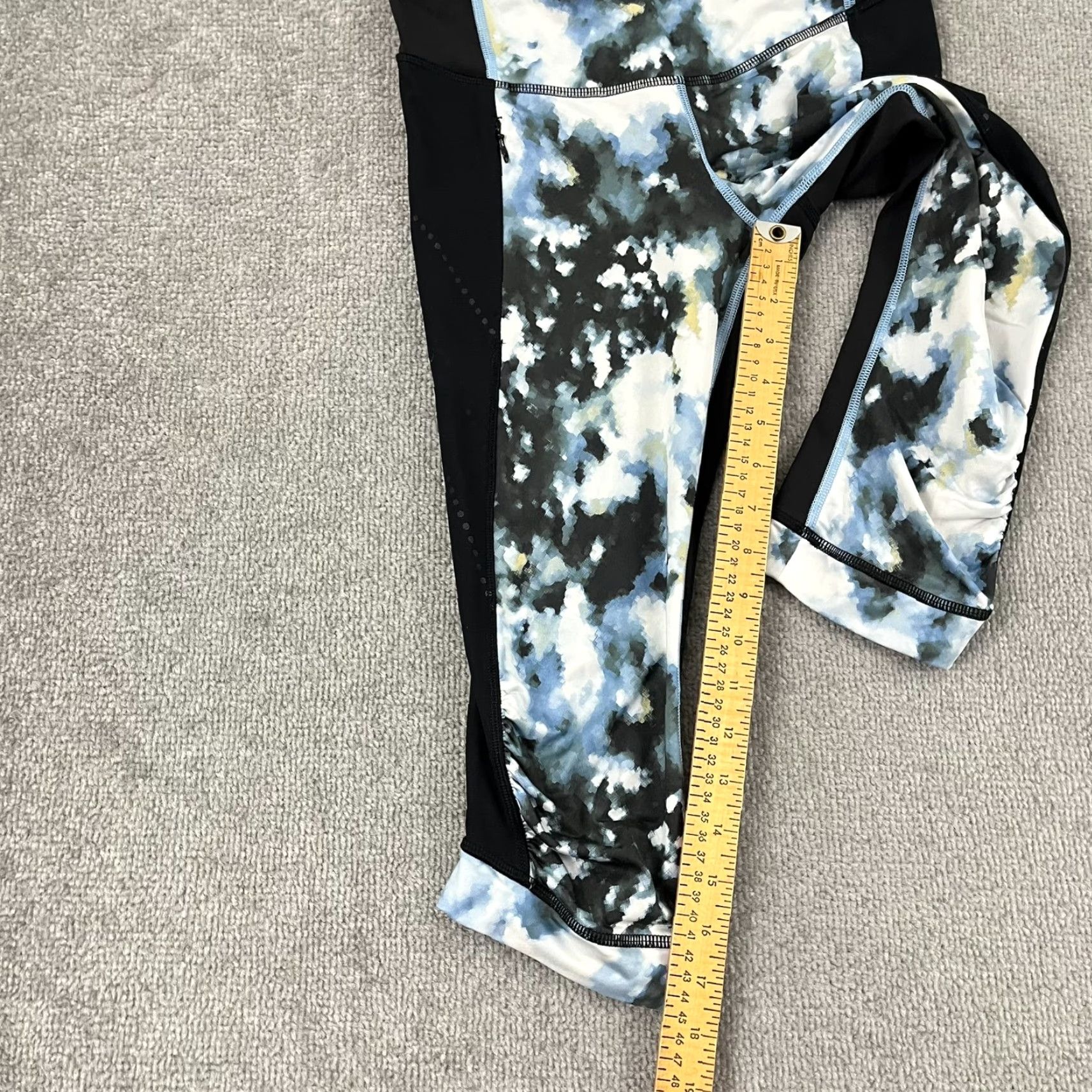 Lululemon Lululemon Stop At Nothing Crop Leggings Womens Size 6 / 17" Black Running Gym Crop Leggings Womens Size 6 Black Geometric Pattern Size 28" / US 6 / IT 42 - 7 Thumbnail