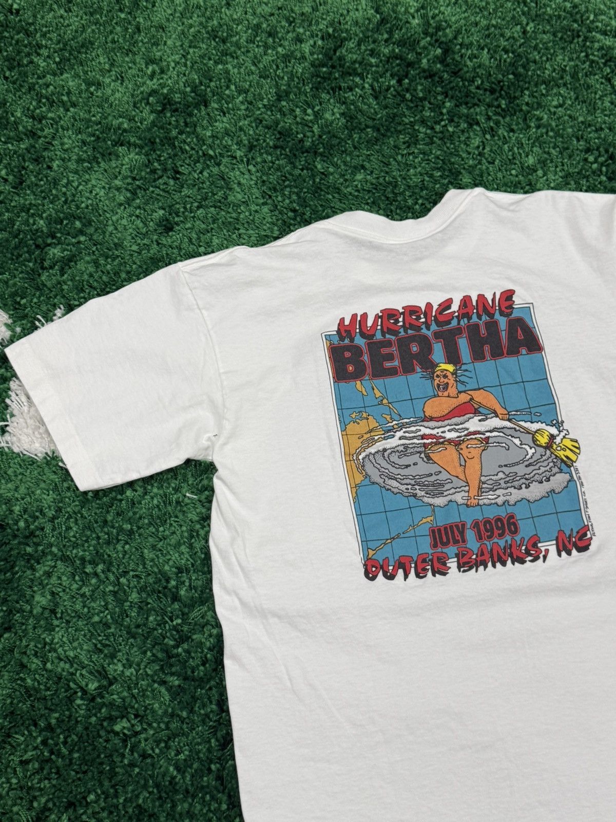 Vintage AMAZING Hurricane Bertha Outer Banks NC Tee White 90s Size US L / EU 52-54 / 3 - 5 Thumbnail