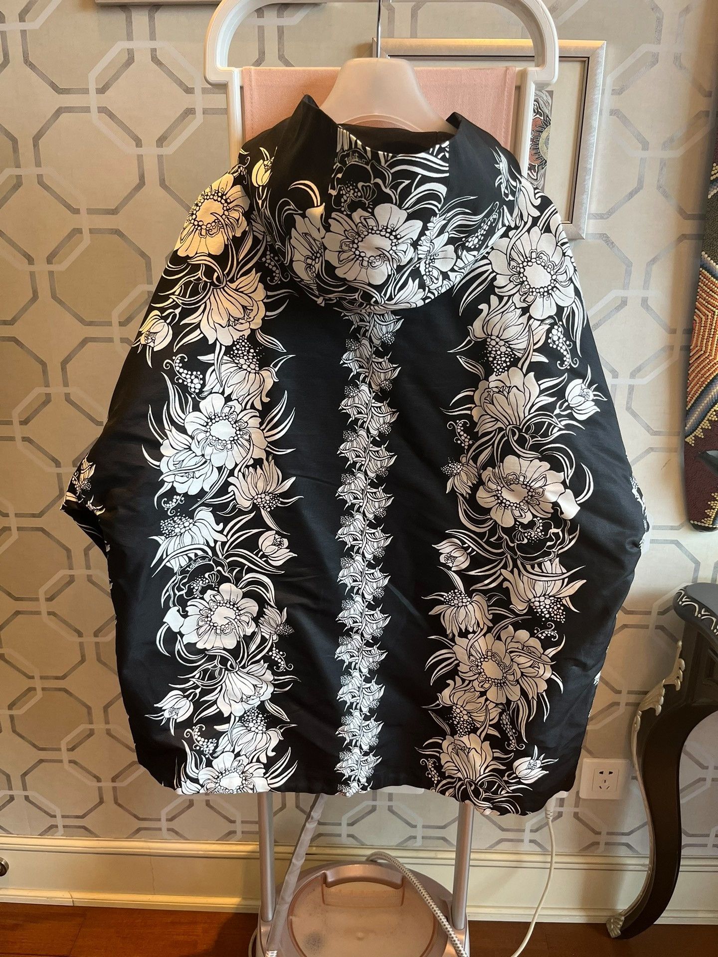 Valentino Valentino Black Hooded Printed Jacket Size US S / EU 44-46 / 1 - 5 Thumbnail