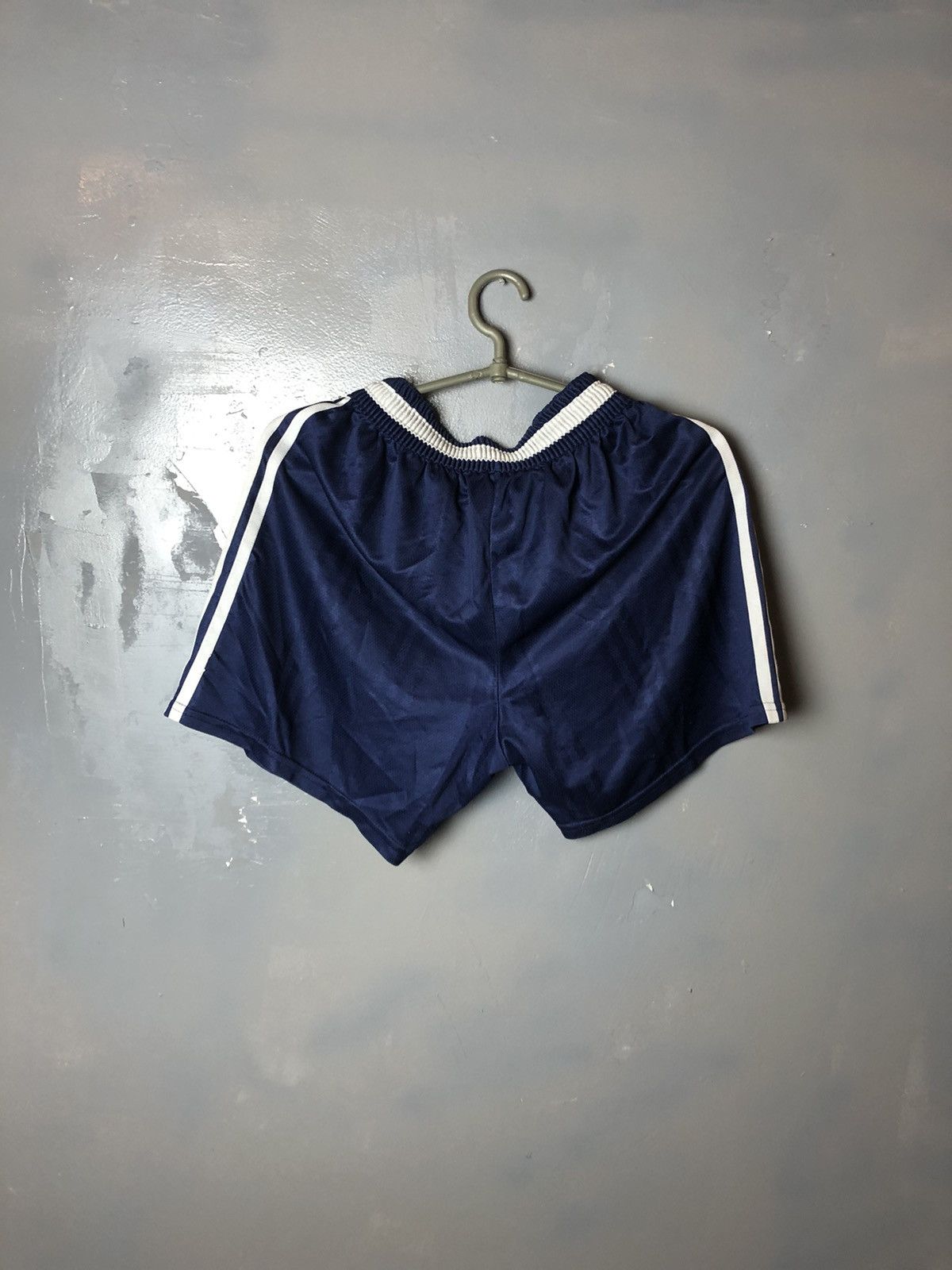 Adidas × Vintage Vintage men’s short Adidas 1999s Size US 32 / EU 48 - 6 Thumbnail