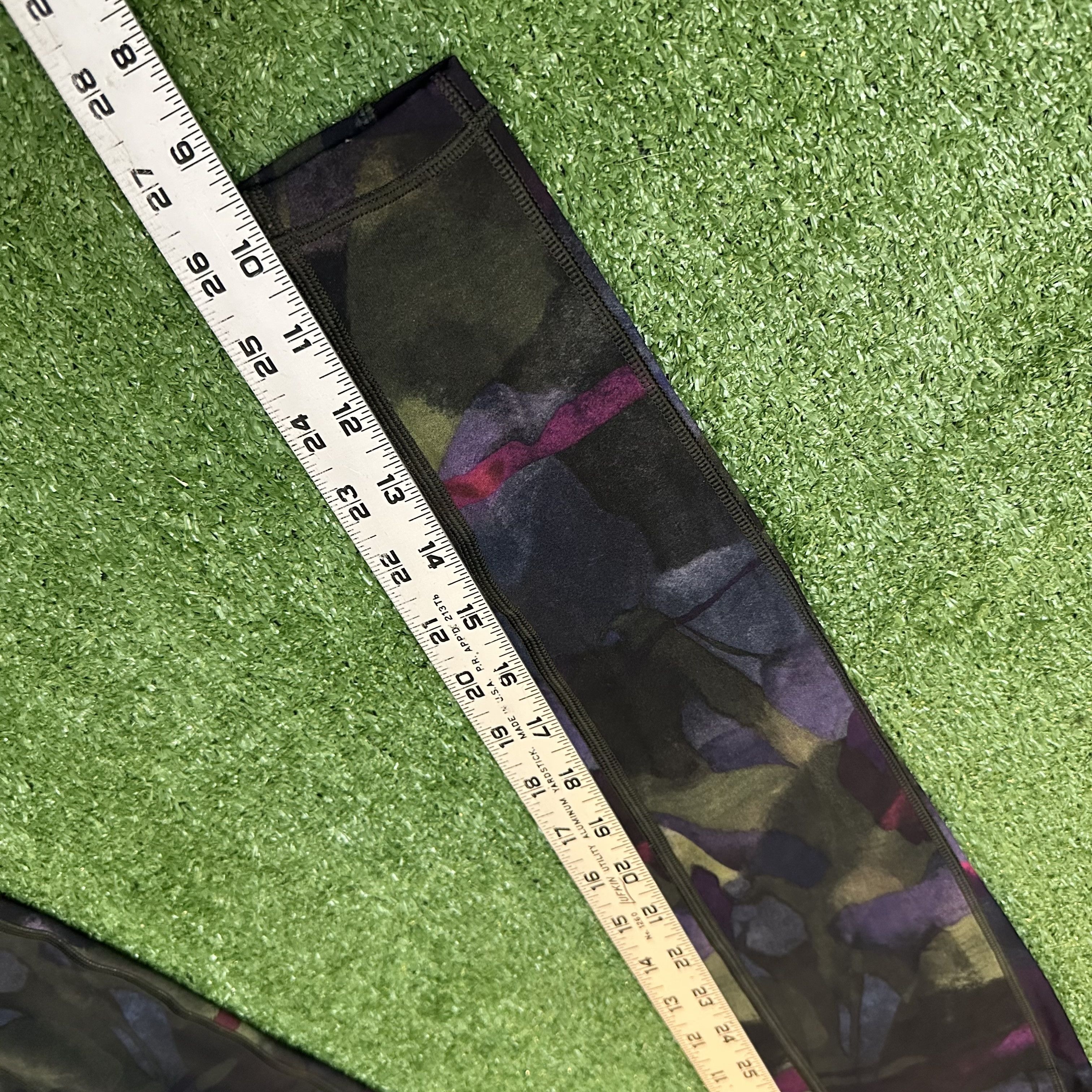 Lululemon Women's Black/Camo LuluLemon Leggings Size 26" / US 2 / IT 38 - 4 Thumbnail