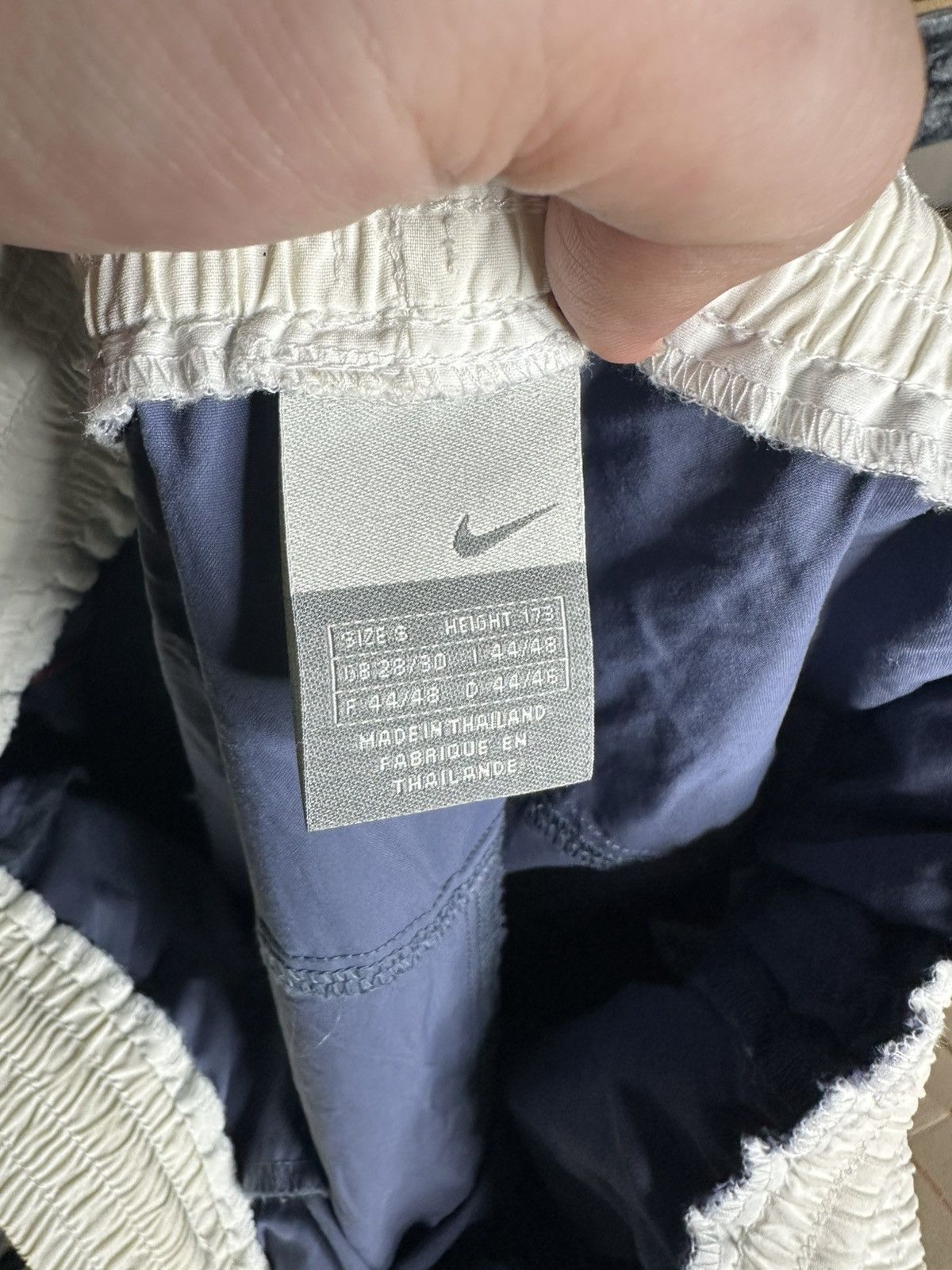 Nike Vintage Nike Shorts Men's Size S Y2K Embroidered Swoosh Size US 30 / EU 46 - 8 Thumbnail