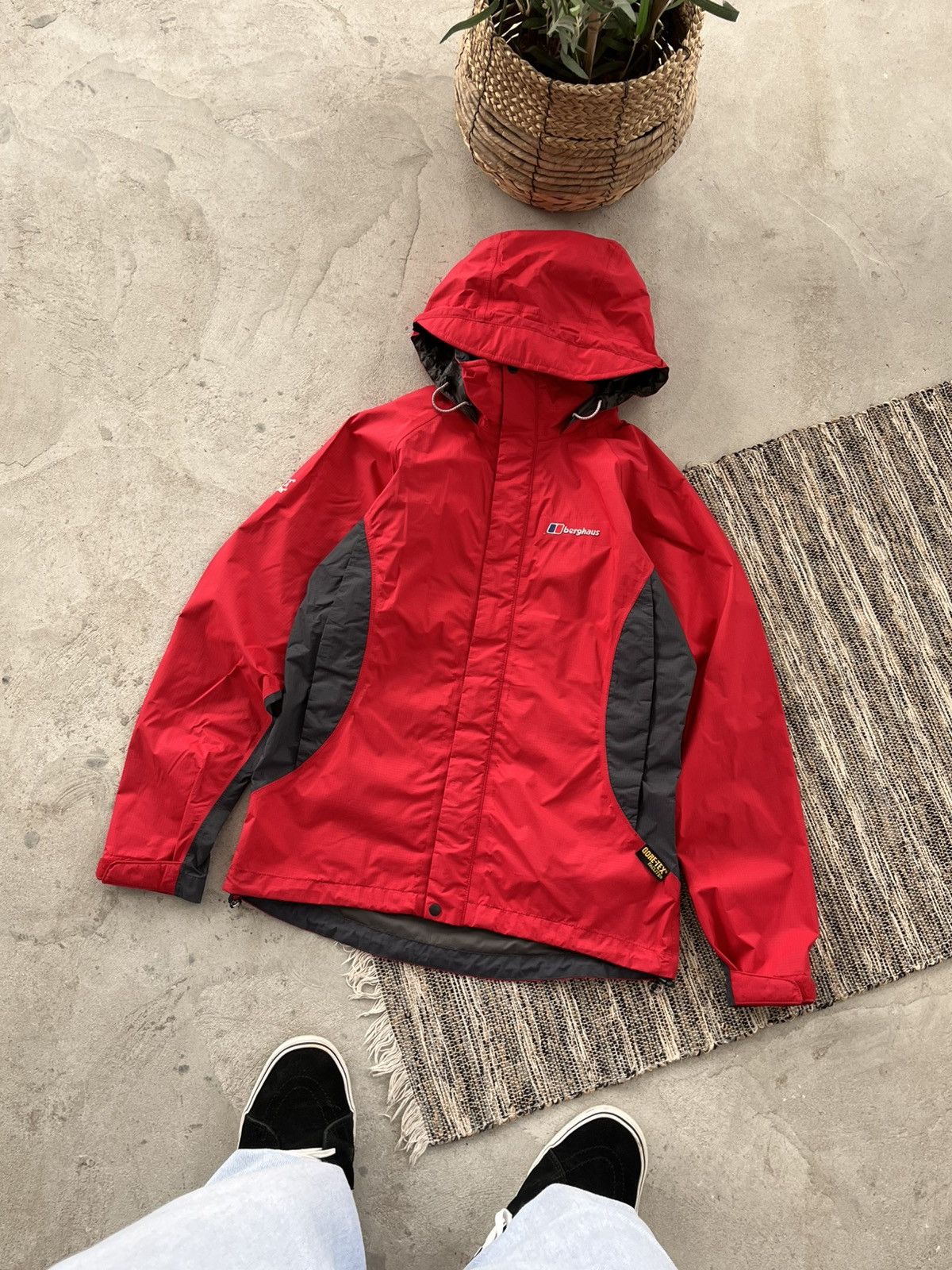 Berghaus Vintage Berghaus GoreTex PacLite Red windbreaker Jacket Y2K Size M / US 6-8 / IT 42-44 - 1 Thumbnail