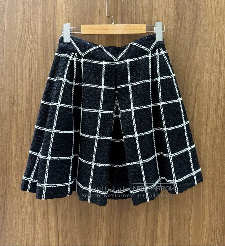Chanel Chanel Black and white plaid tweed skirt Size 42" / US 20 - 2 Thumbnail