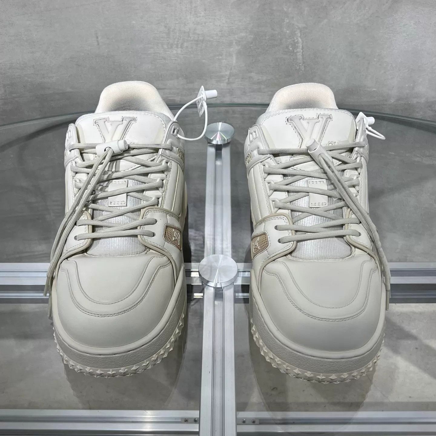 Louis Vuitton LV Trainer White UK6/40 Original Box Size US 7 / EU 40 - 1 Thumbnail