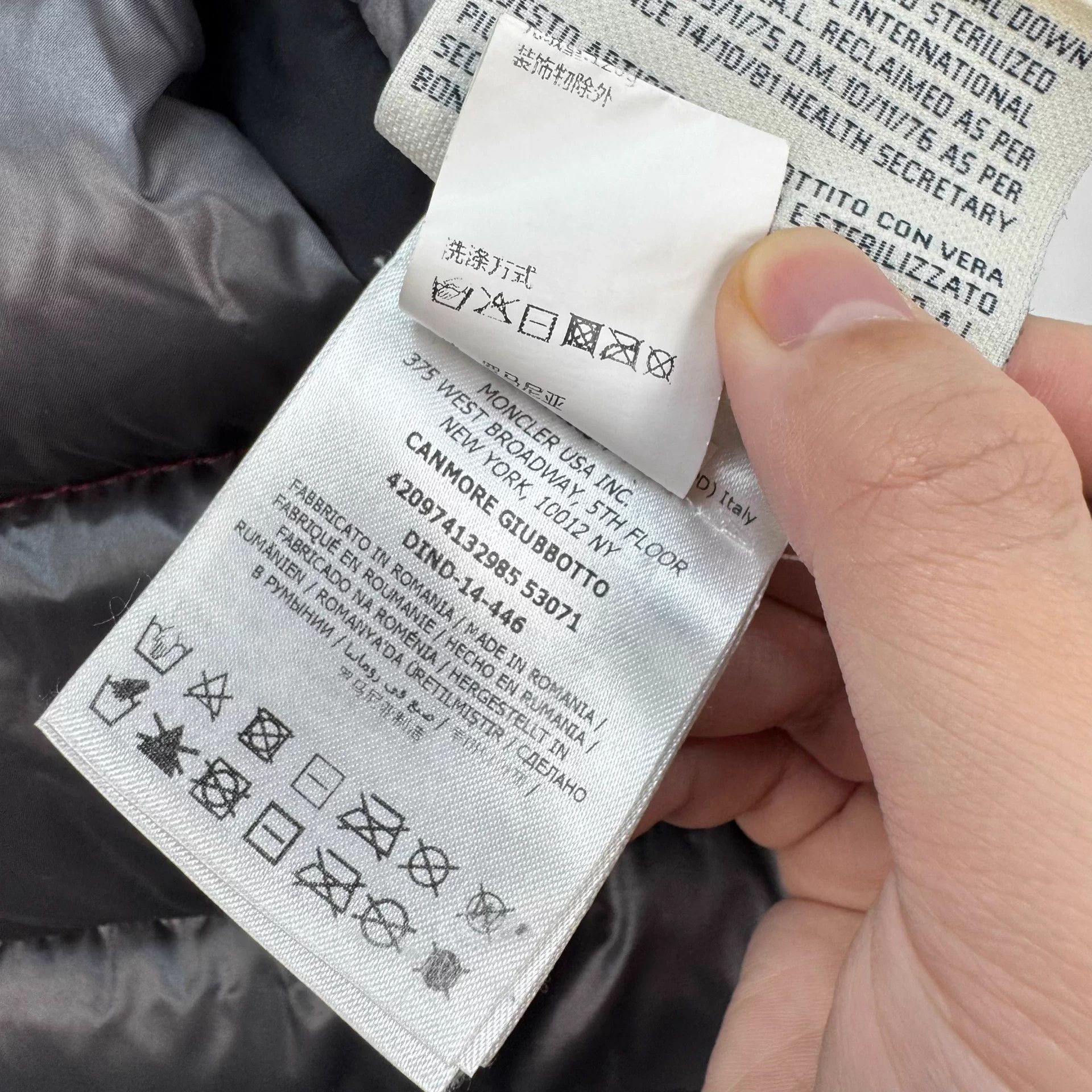 Moncler Moncler size 5 embroidered logo down coat 95 new mended Size XXL / US 16-18 / IT 52-54 - 8 Thumbnail